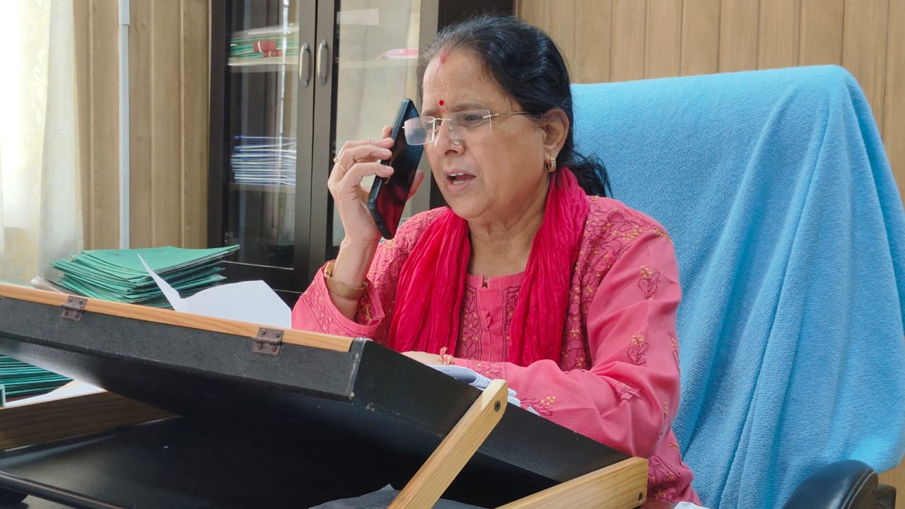 नीलकंठ पैदल मार्ग पर झाड़ियों में युवती का शव मिलने पर महिला आयोग अध्यक्ष  ने लिया संज्ञान, मामले में गंभीरता से जांच के दिये निर्देश