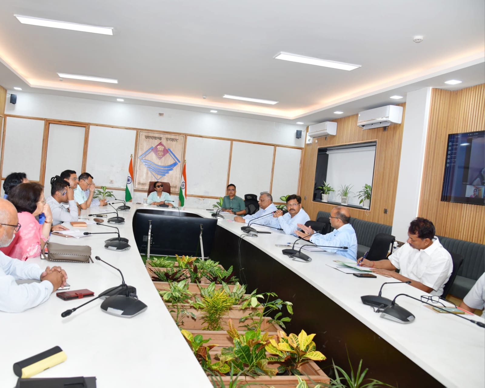मुख्य सचिव राधा रतूड़ी ने आगामी गुरुवार को उप राष्ट्रपति के जनपद नैनीताल एवं उधमसिंह नगर के प्रस्तावित भ्रमण के दौरान सुरक्षा एवं अन्य आवश्यक व्यवस्थाओं की तैयारियों के सम्बन्ध में बैठक की