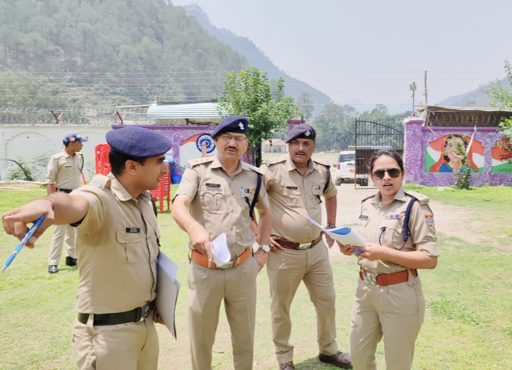 एसपी रुद्रप्रयाग ने ईवीएम स्ट्रांग रूम की सुरक्षा व्यवस्थाओं का लिया जायजा