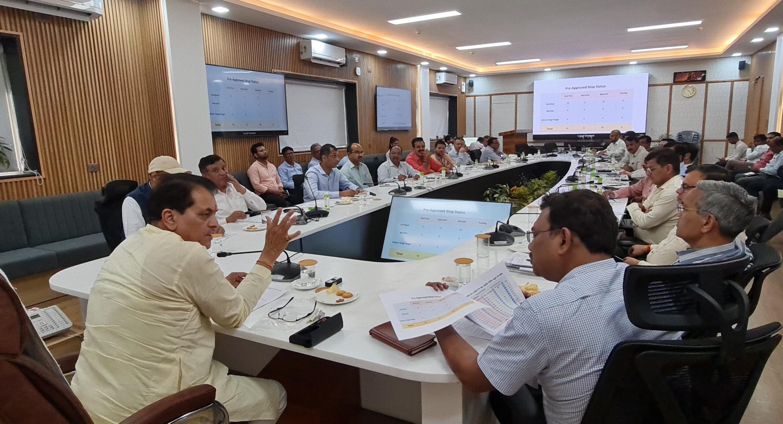 देहरादून : मंत्री डॉ प्रेमचंद अग्रवाल ने विभागीय उच्चाधिकारियों के साथ की समीक्षा बैठक