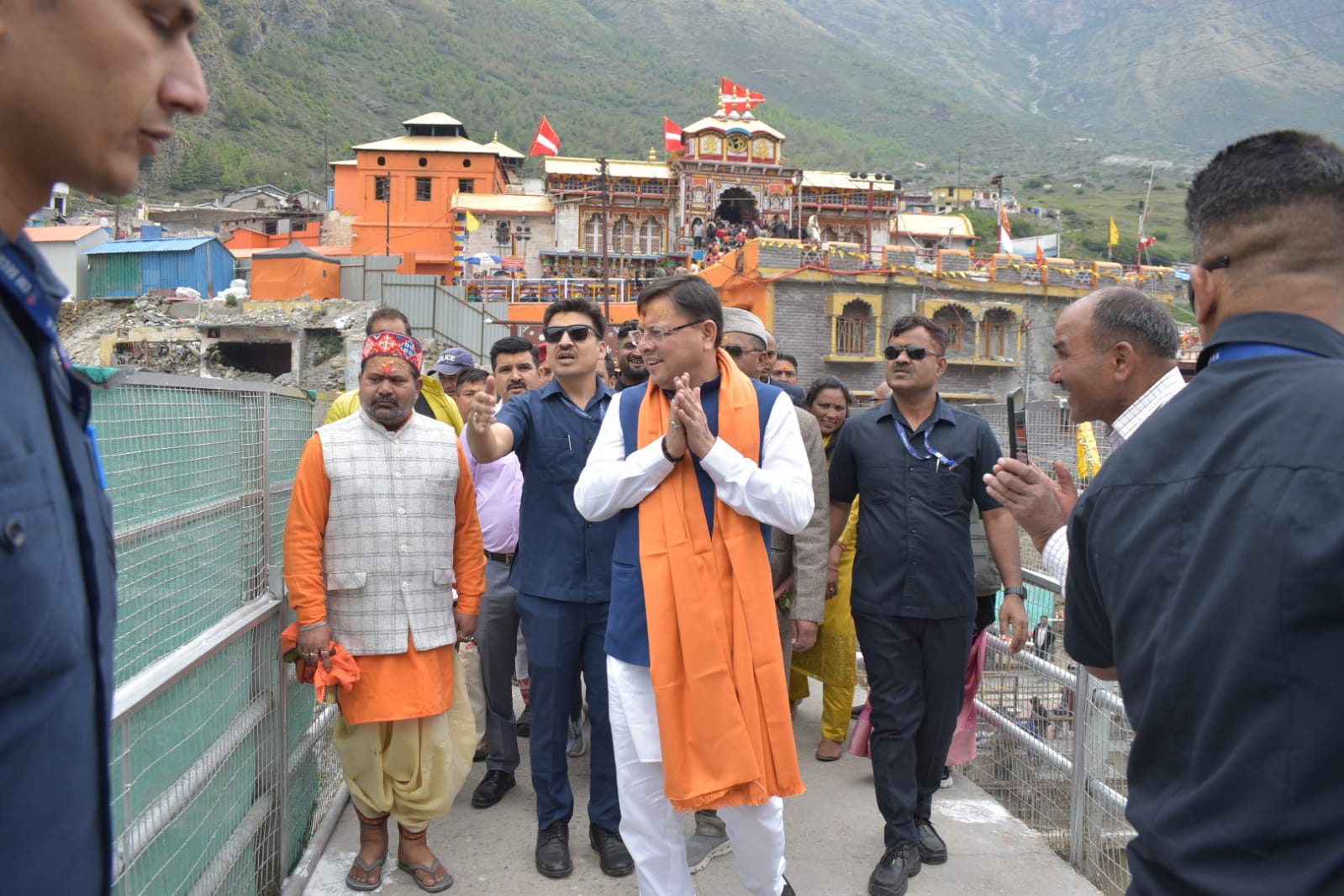 मुख्यमंत्री ने बदरीनाथ पहुंचकर यात्रा व्यवस्थाओं का किया स्थलीय निरीक्षण