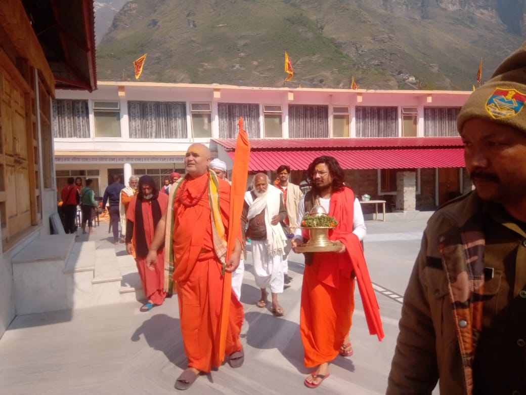 भगवान बदरी विशाल के दर्शन को पहुंचे गोवर्धन पीठ के स्वामी अधौक्षानंद देवतीर्थ महाराज