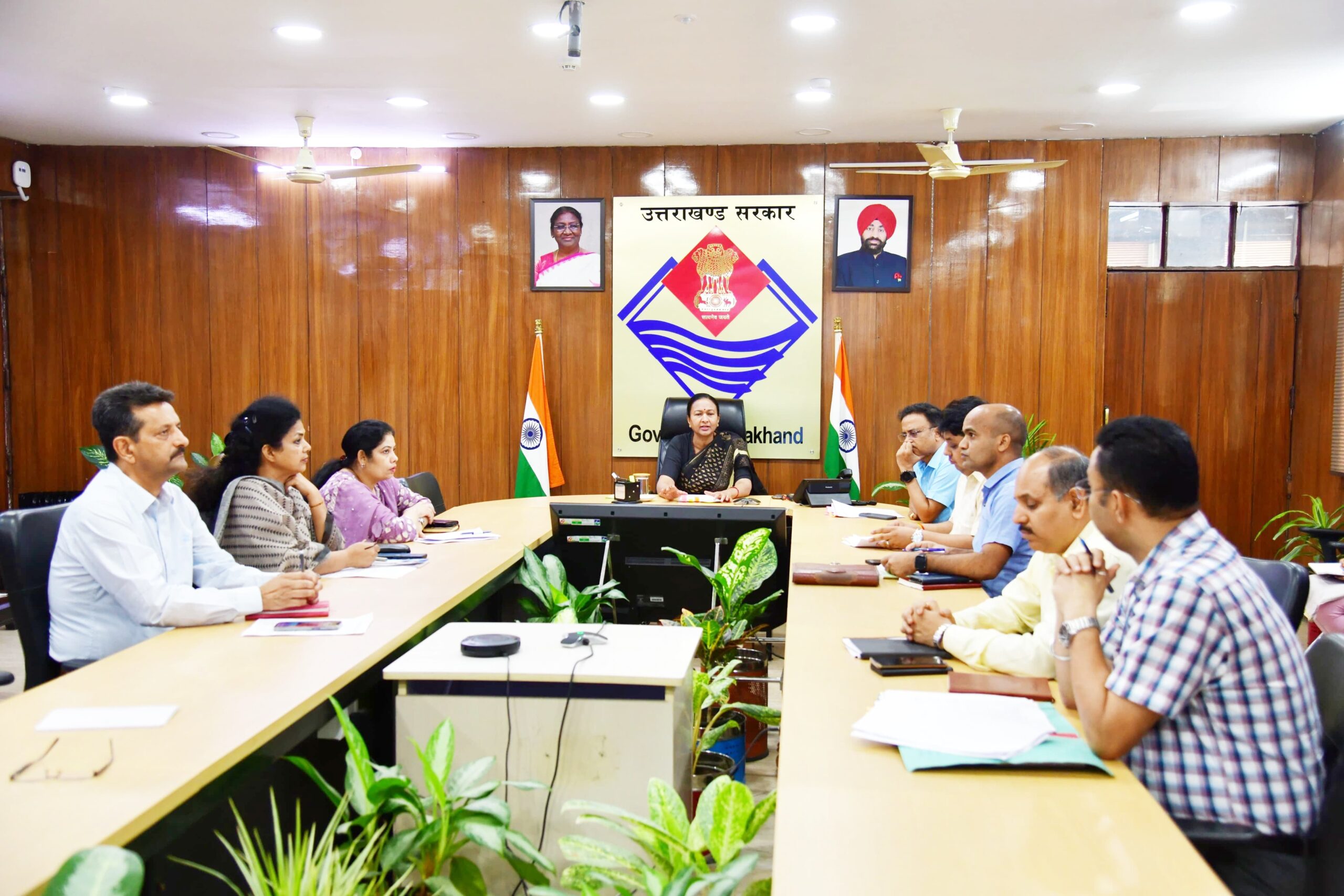 मुख्य सचिव राधा रतूड़ी ने एनएचएआई के प्रोजेक्ट्स से संबंधित मुद्दों पर की बैठक