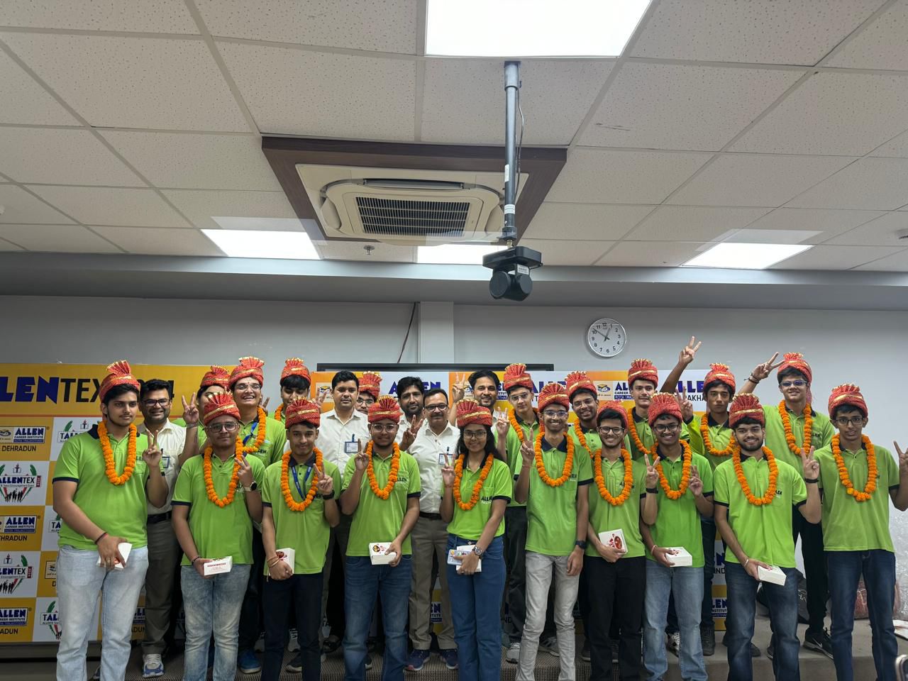 एलन देहरादून के सारांश यादव ऑल इंडिया रैंक 660 के साथ सिटी टॉपर