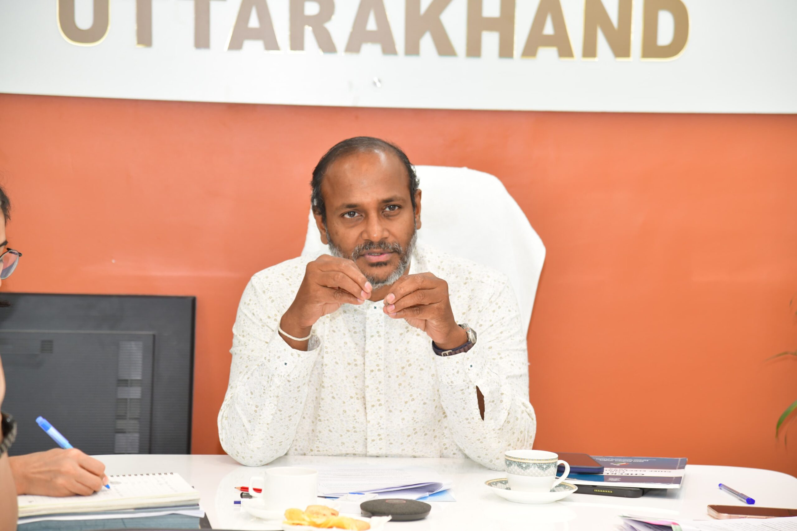 मुख्य निर्वाचन अधिकारी डॉ. बी.वी.आर.सी. पुरुषोत्तम ने राजनीतिक दलों के साथ की बैठक