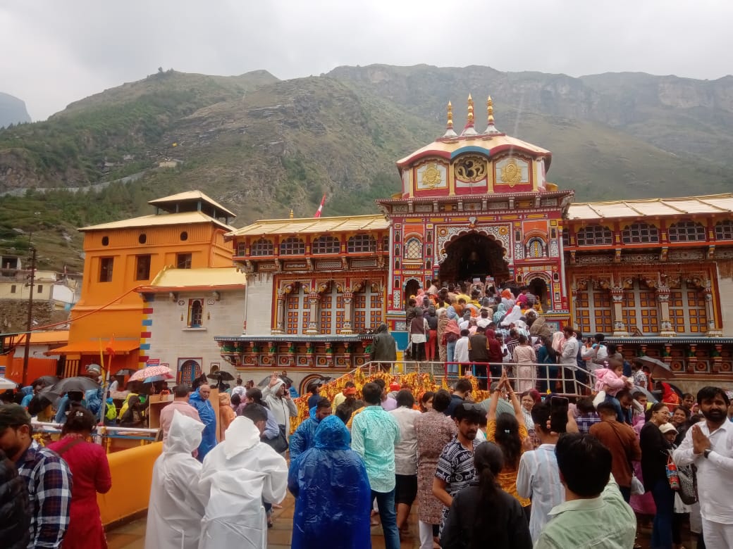 श्री बदरीनाथ – केदारनाथ में मानसून की आहट के बीच बारिश यात्रा सामान्य रूप से जारी