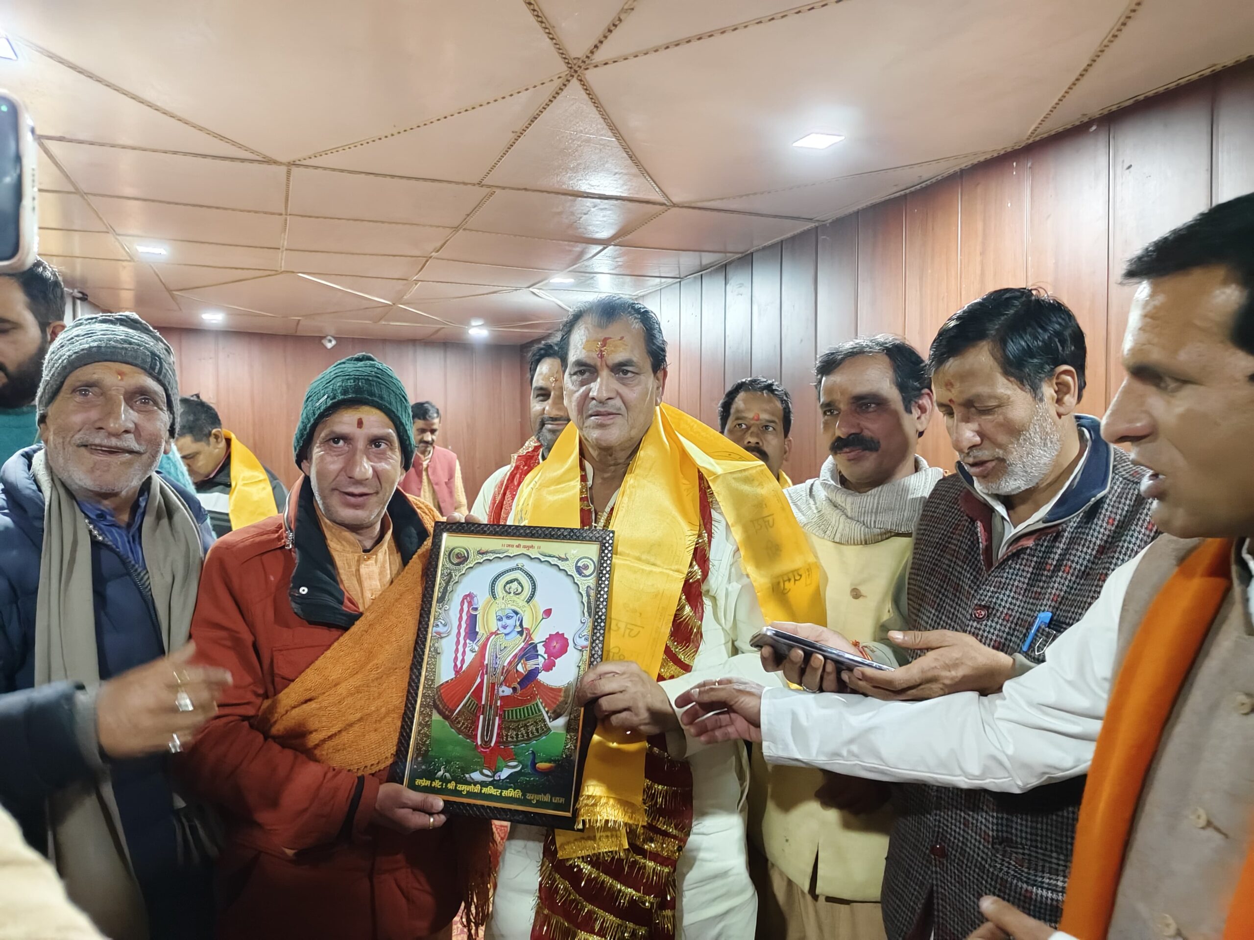 मंत्री अग्रवाल ने यमुनोत्री मंदिर में की पूजा-अर्चना, मंदिर समिति एवं तीर्थ पुरोहितों से की भेंट