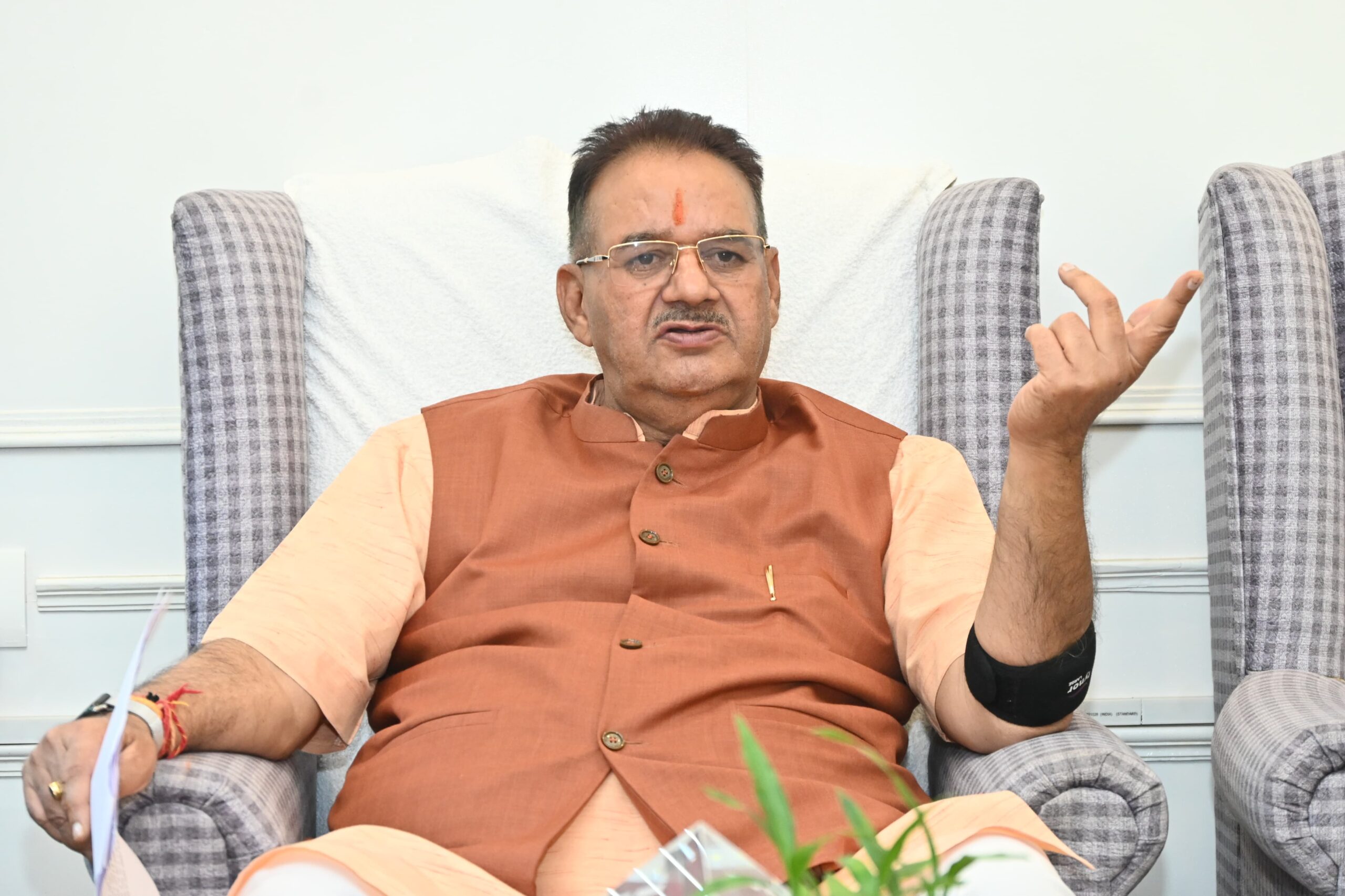 मंत्री बोले – हाउस ऑफ हिमालय की ब्रांडिंग मार्केटिंग और पैकेजिंग पर दिया जाए विशेष ध्यान।