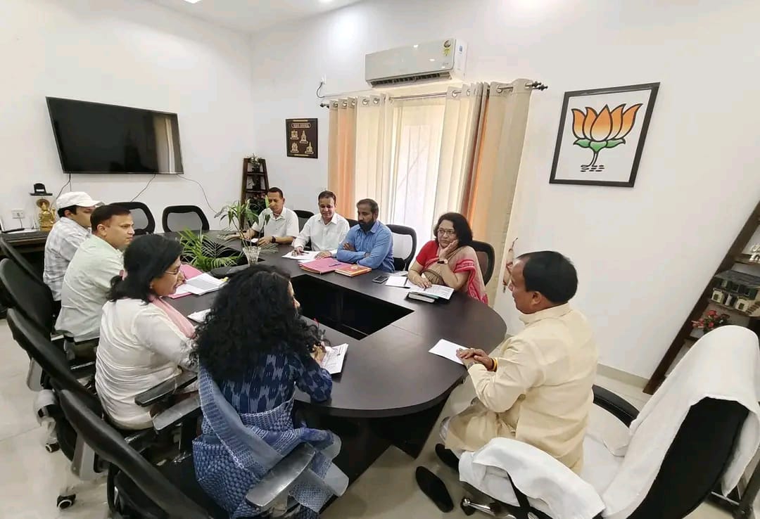 आवंटित बजट समय पर खर्च करें अधिकारी डॉ. धन सिंह रावत