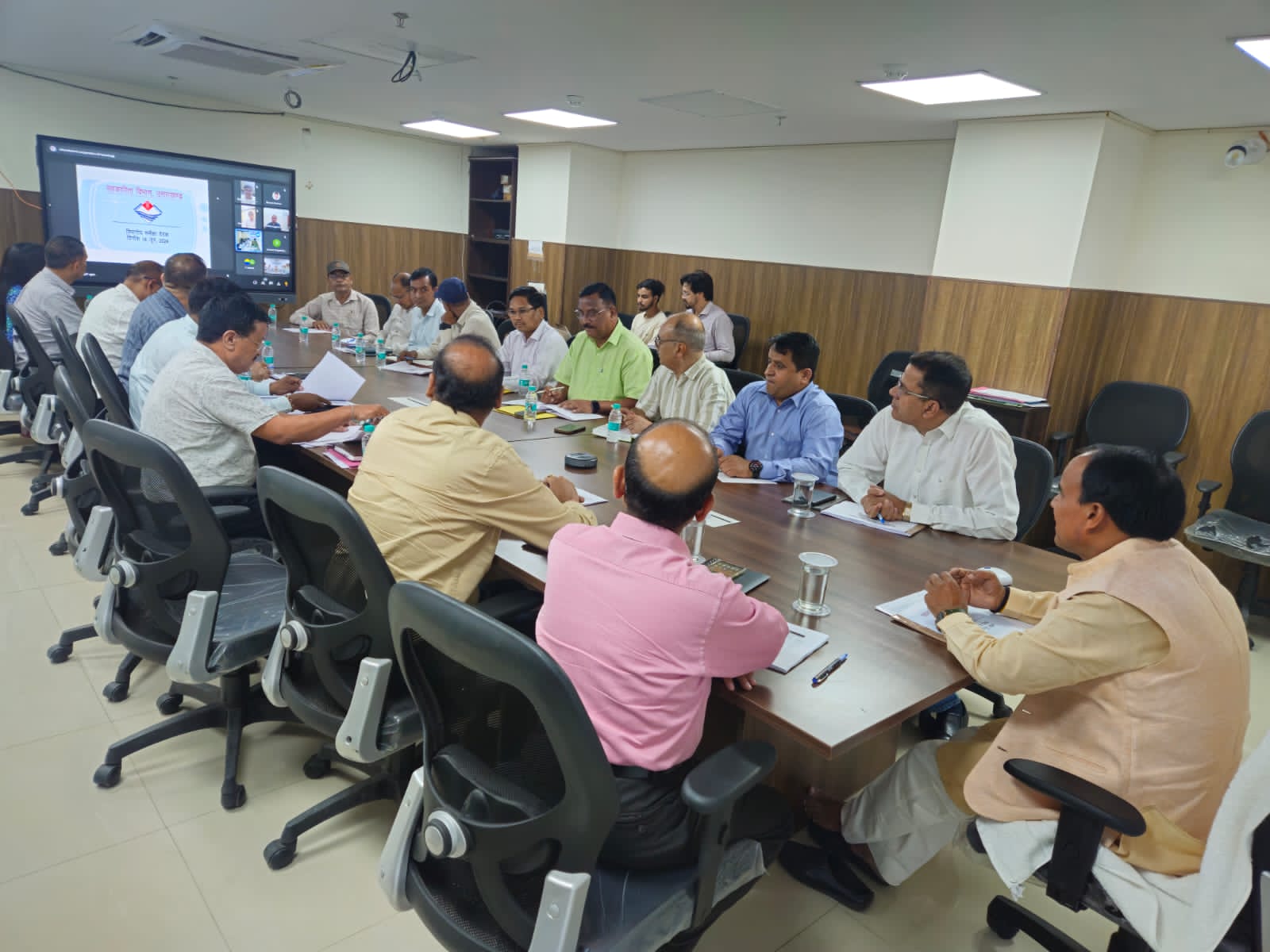 अधिकारी 100 दिनों के भीतर नेट बैंकिंग की दिशा में आगे बढ़े : डॉ धन सिंह रावत , सहकारिता मंत्री। 