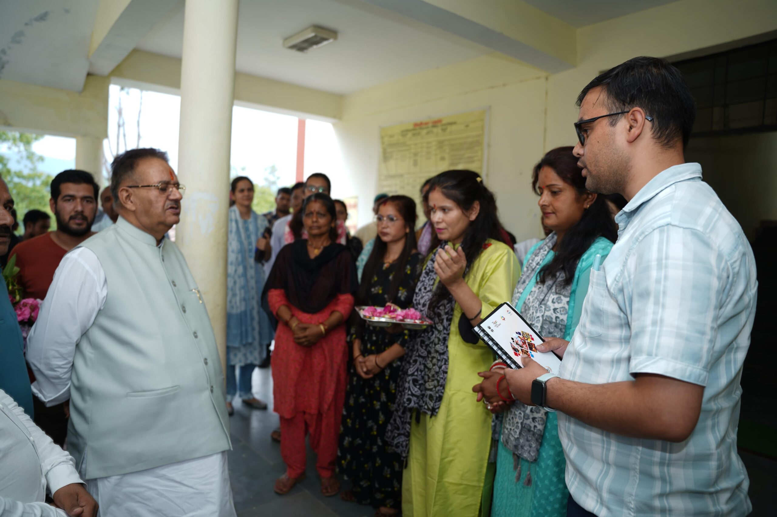 डीडीहाट पहुँचे सैनिक कल्याण मंत्री गणेश जोशी ने विकासखंड कार्यालय सहित सैनिक कल्याण कार्यालय हेतु चयनित भूमि का किया मुआयना