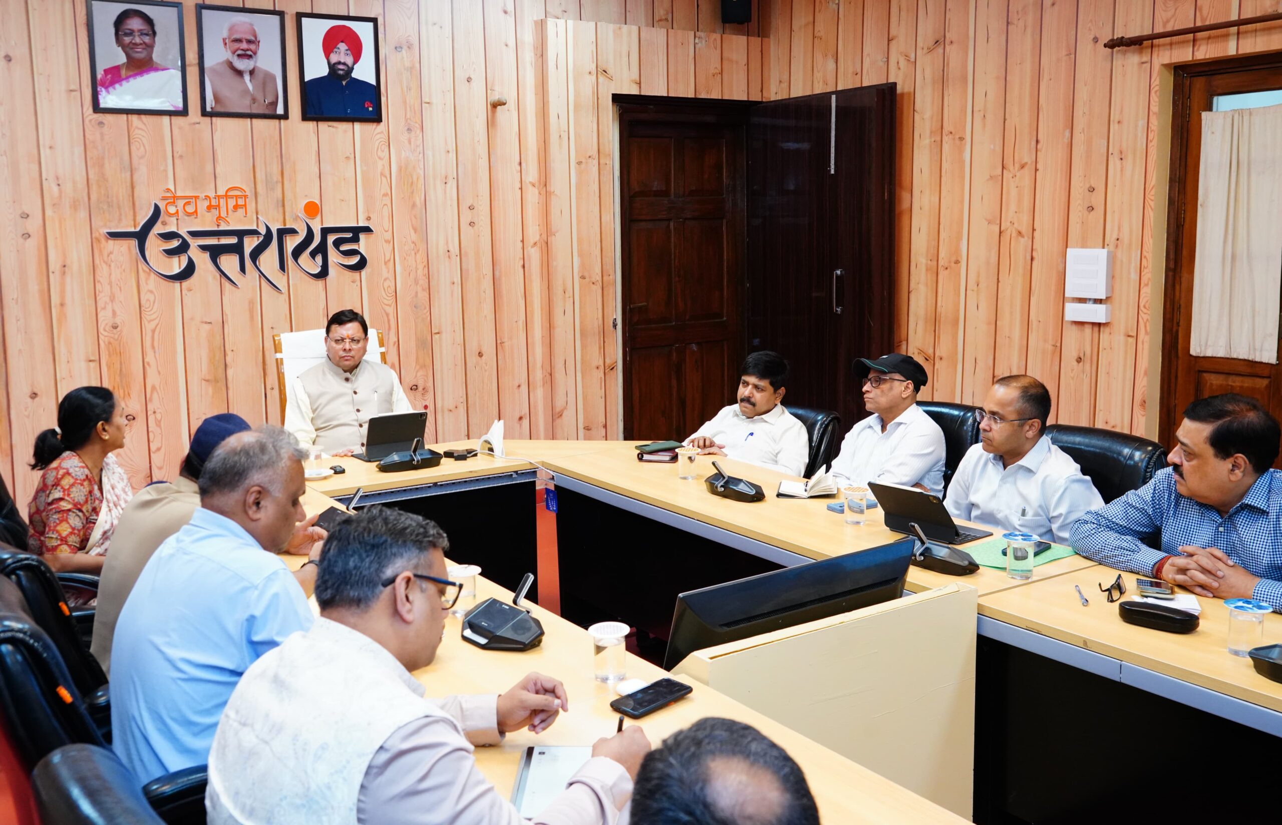 Big news: मुख्यमंत्री धामी ने उच्च स्तरीय बैठक में अधिकारियों को दिए सख्त निर्देश.