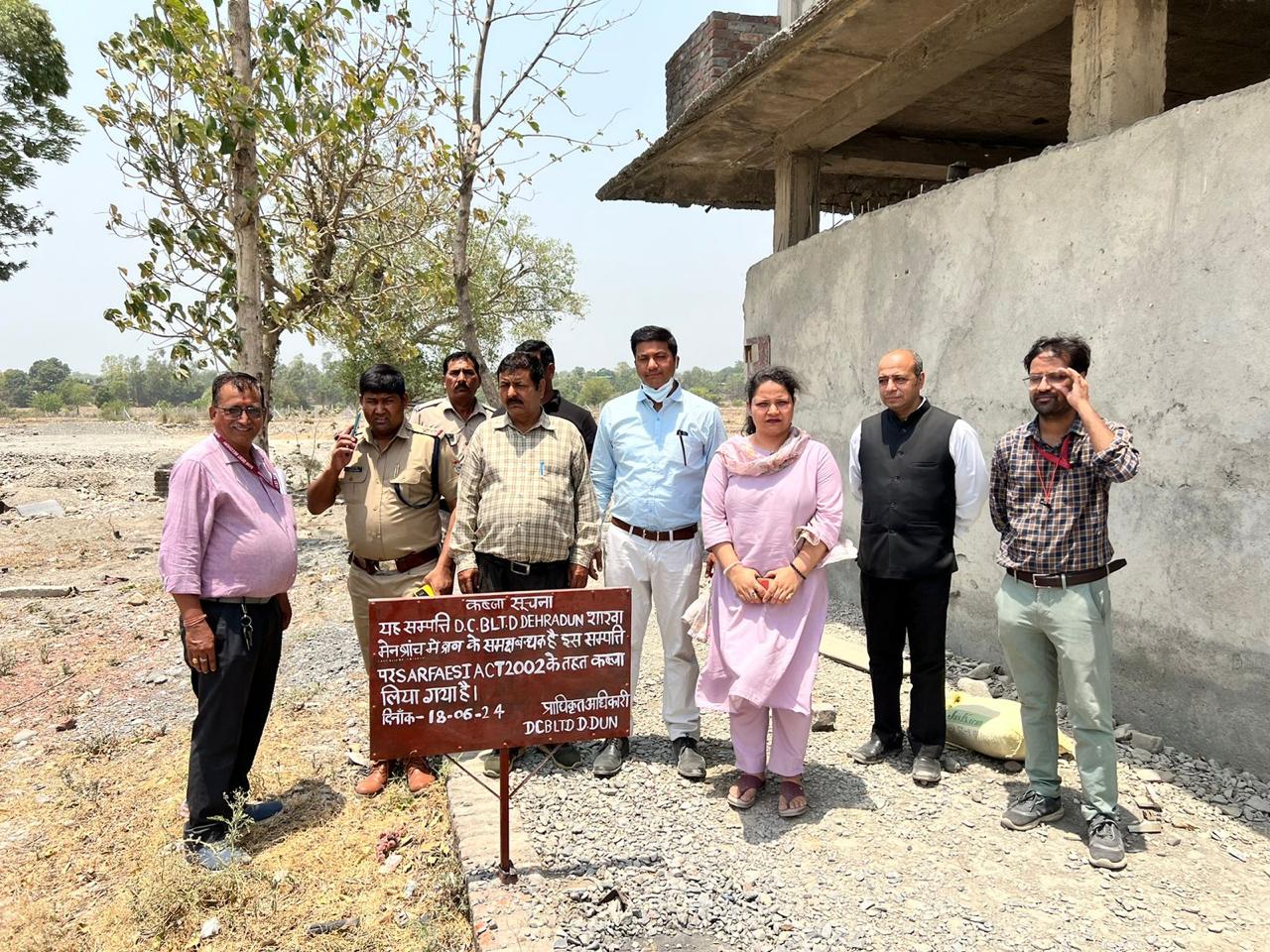 डीसीबी देहरादून की कार्यवाही: एसएआरएफएईएसआई अधिनियम 2002 के तहत दो मामलों में 60 लाख रुपये ऋण की गिरवी रखी 12 बीघा जमीन व मकान कब्ज़े में लिया। 