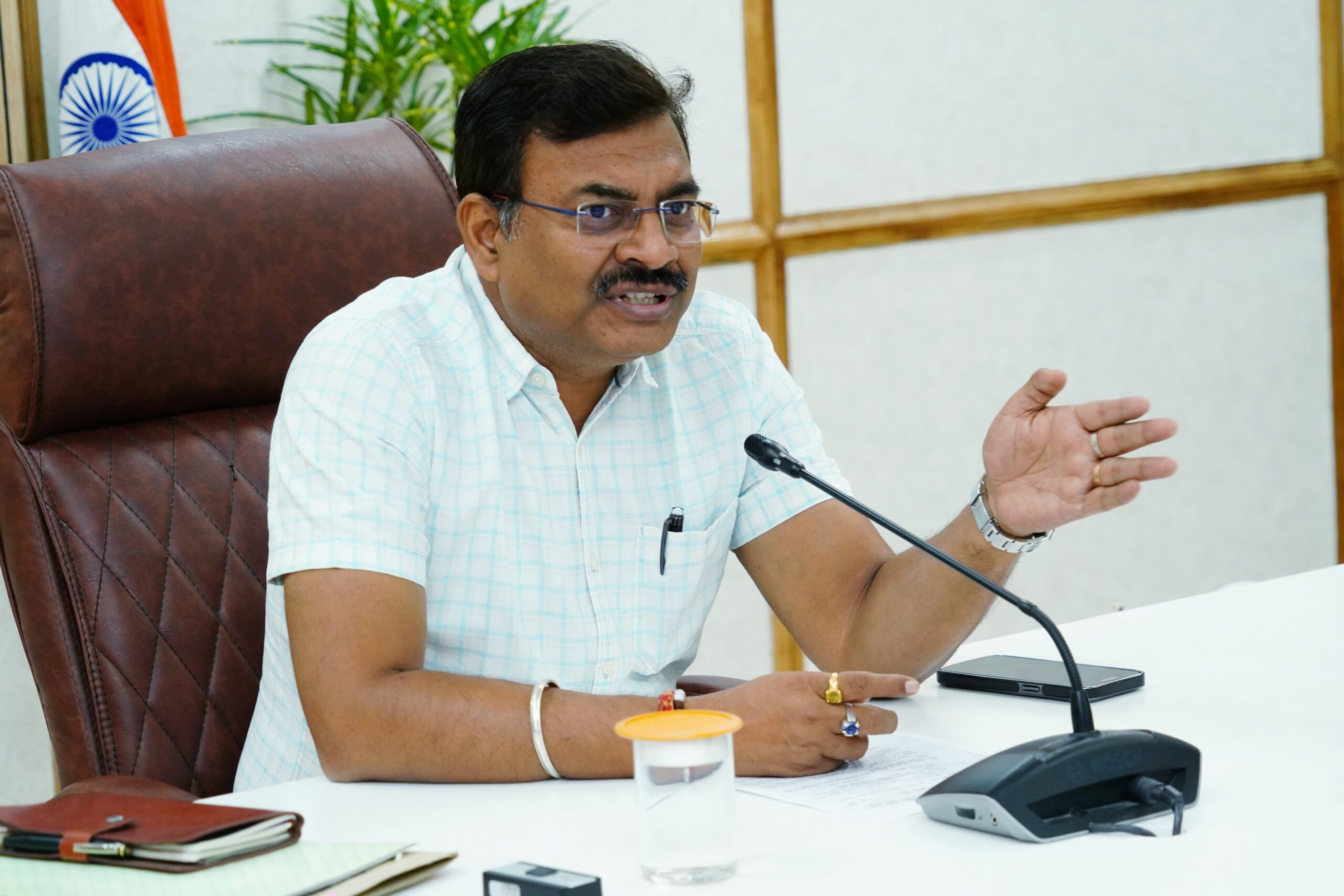 मुख्यमंत्री  पुष्कर सिंह धामी ने निर्देश दिये हैं कि जल संरक्षण और संवर्द्धन को जल आंदोलन के रूप में लिया जाए।