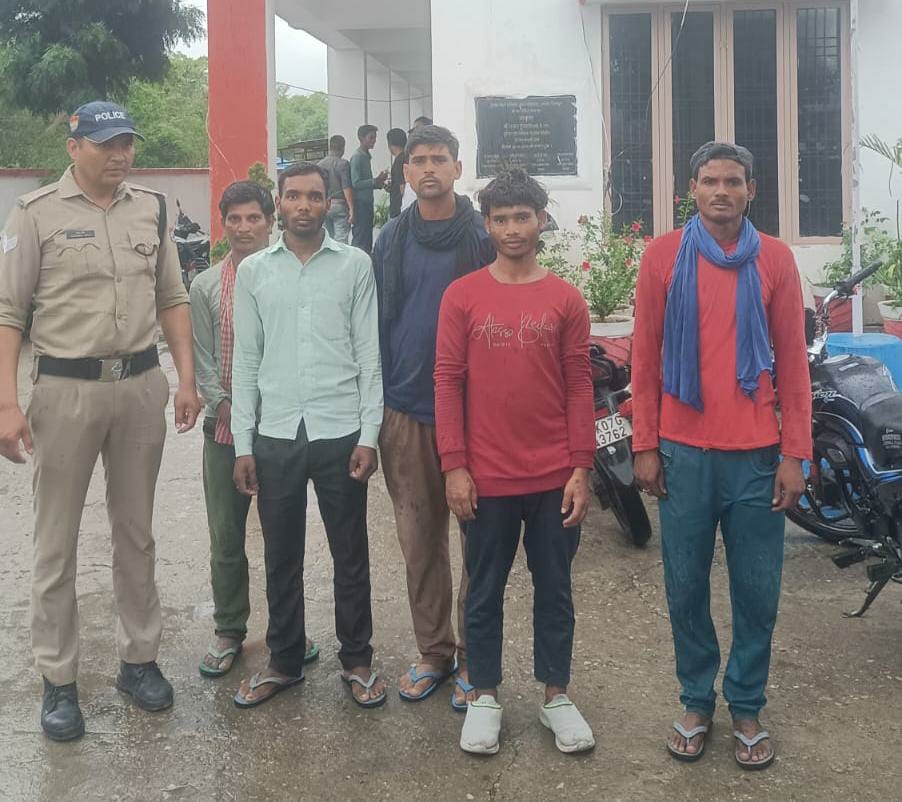 देहरादून : बिना सत्यापन व्यक्तियों के काटे चालान..