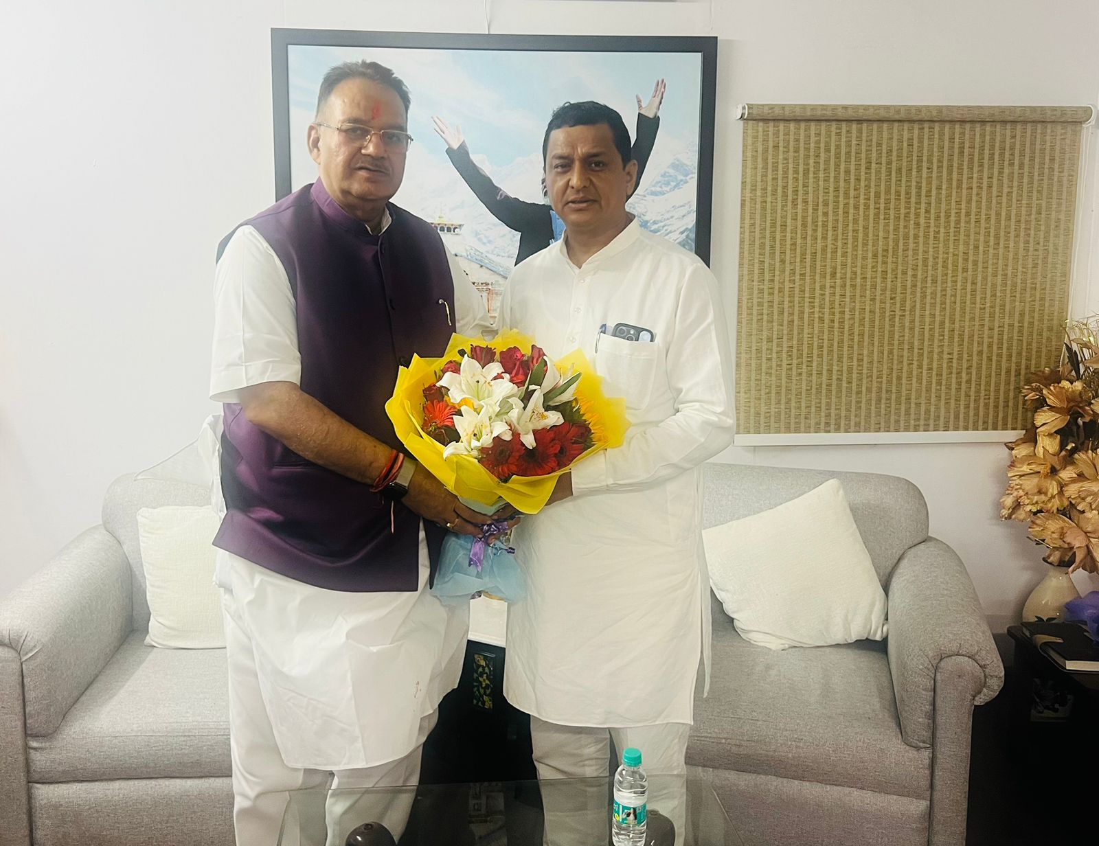 नई दिल्ली में पौड़ी गढ़वाल संसदीय क्षेत्र से सांसद अनिल बलूनी को ऐतिहासिक जीत की बधाई एवं शुभकामनाएं प्रेषित करते कैबिनेट मंत्री गणेश जोशी।