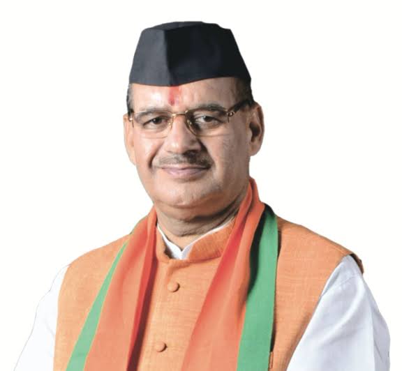 प्रभारी मंत्री गणेश जोशी ने ज़िलाधिकारी ऊधमसिंहनगर से दूरभाष पर जाना आपदा राहत कार्यों की प्रगति