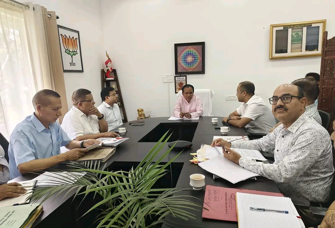 शैक्षणिक कैलेंडर अनिवार्य रूप से लागू करें विश्वविद्यालयः डॉ. धन सिंह रावत कहा- परीक्षा परिणाम जारी करने के साथ ही प्रवेश प्रक्रिया में भी लायें तेजी