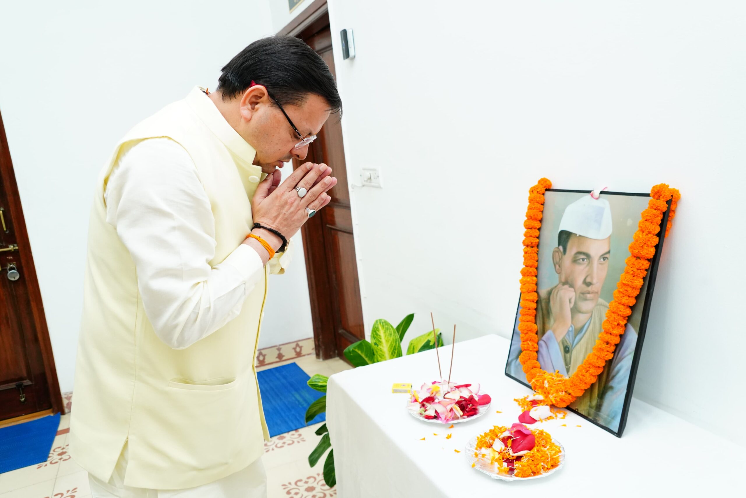 मुख्यमंत्री धामी ने अमर शहीद श्रीदेव सुमन की पुण्यतिथि पर श्रद्धा सुमन अर्पित की