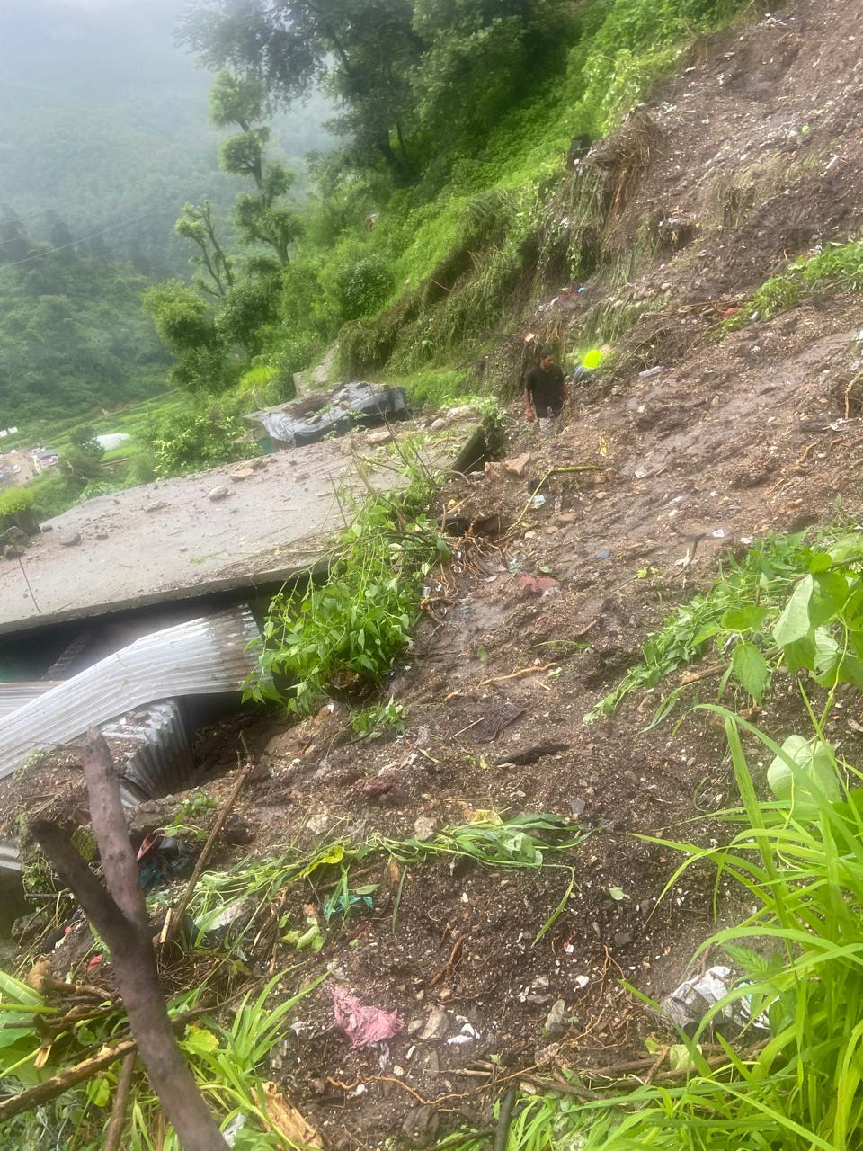 तोली गांव में मकान पर मलबा आने से माँ-बेटी की मौत, शव बरामद..