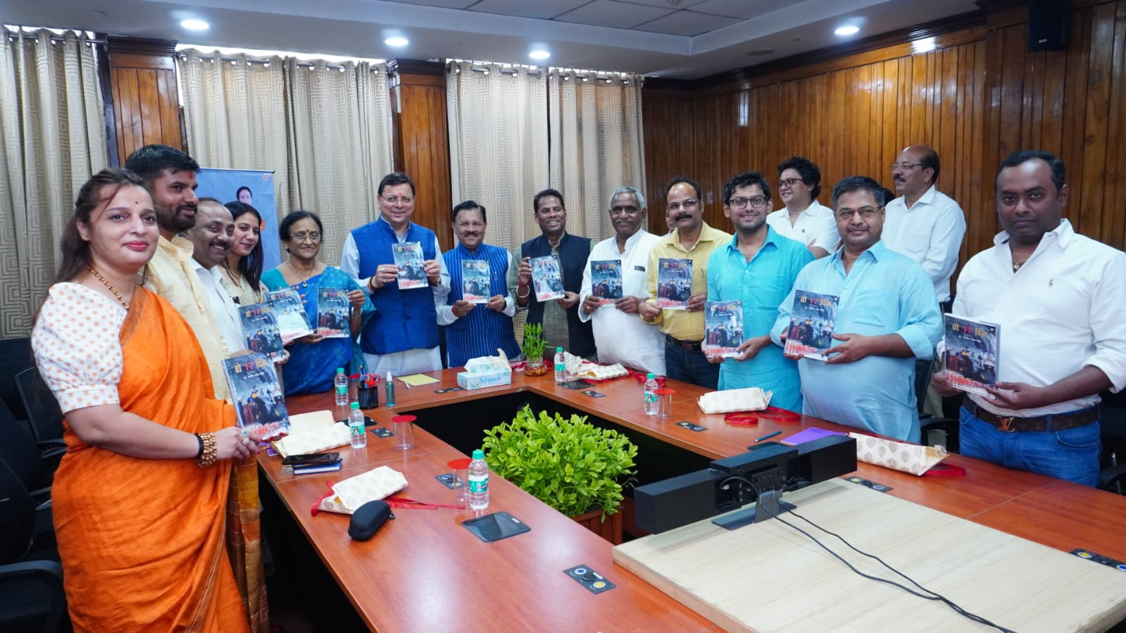 मुख्यमंत्री ने किया ‘वो 17 दिन’ पुस्तक का विमोचन..