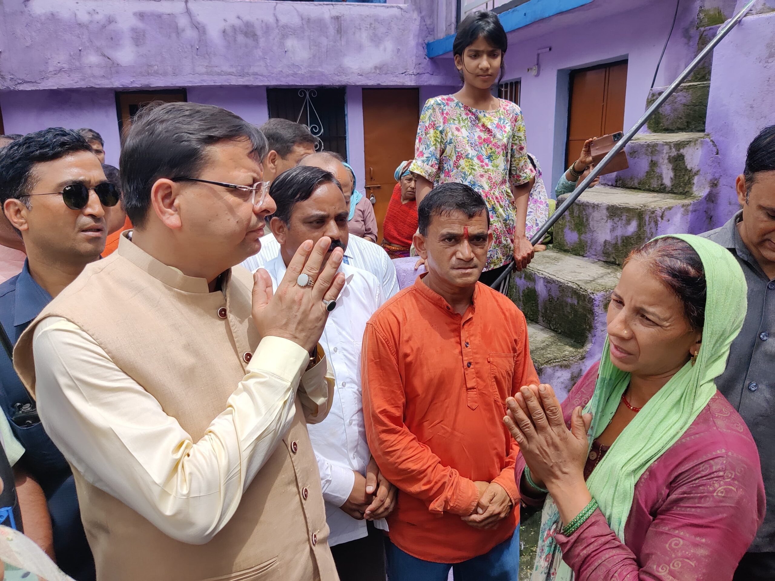 मुख्यमंत्री पुष्कर सिंह धामी ने गुरुवार को जनपद टिहरी के आपदाग्रस्त क्षेत्र जखन्याली का स्थलीय निरीक्षण किया।