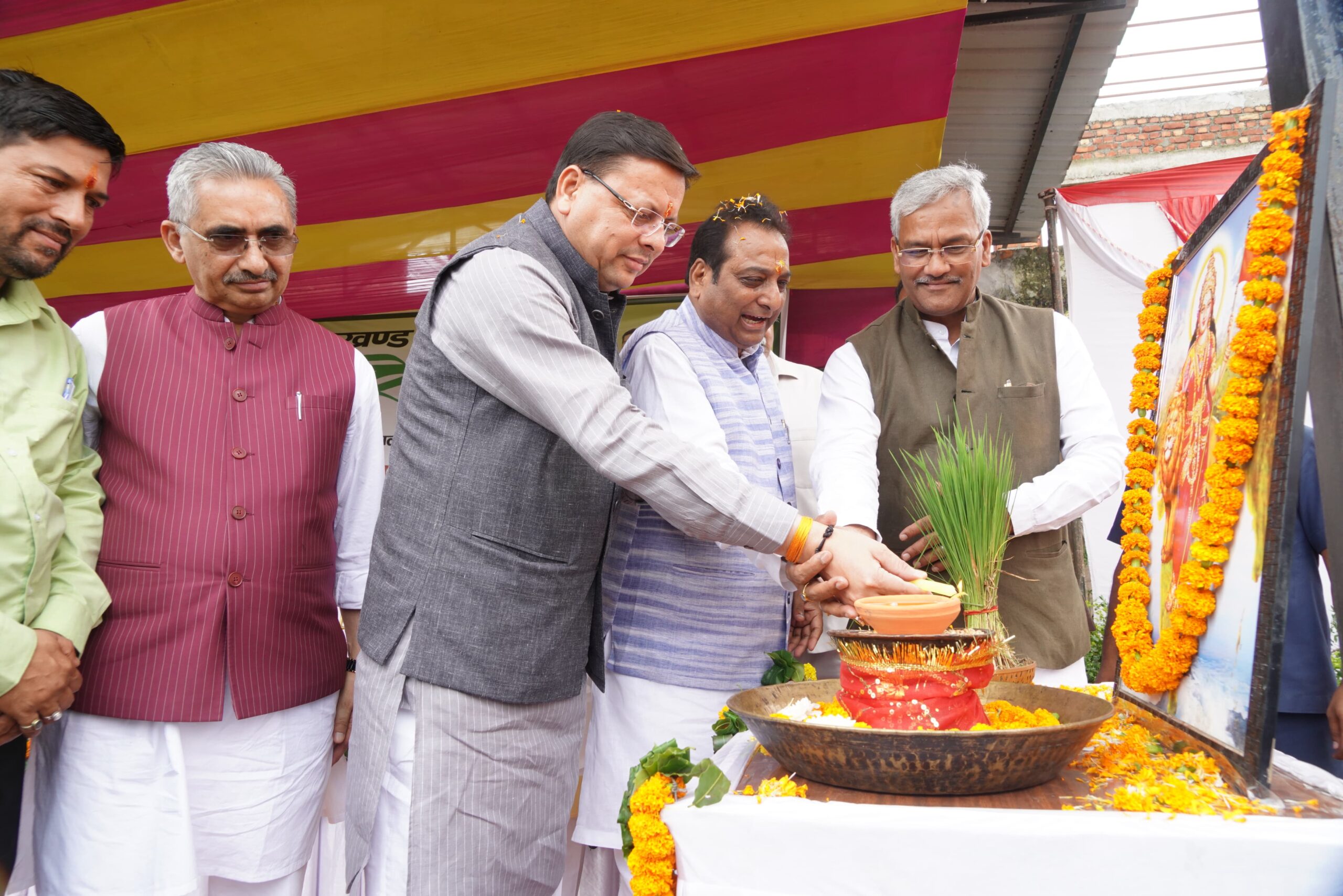 हरेला पर्व पर वृक्षारोपण : मुख्यमंत्री ने दिया पर्यावरण संरक्षण का संदेश