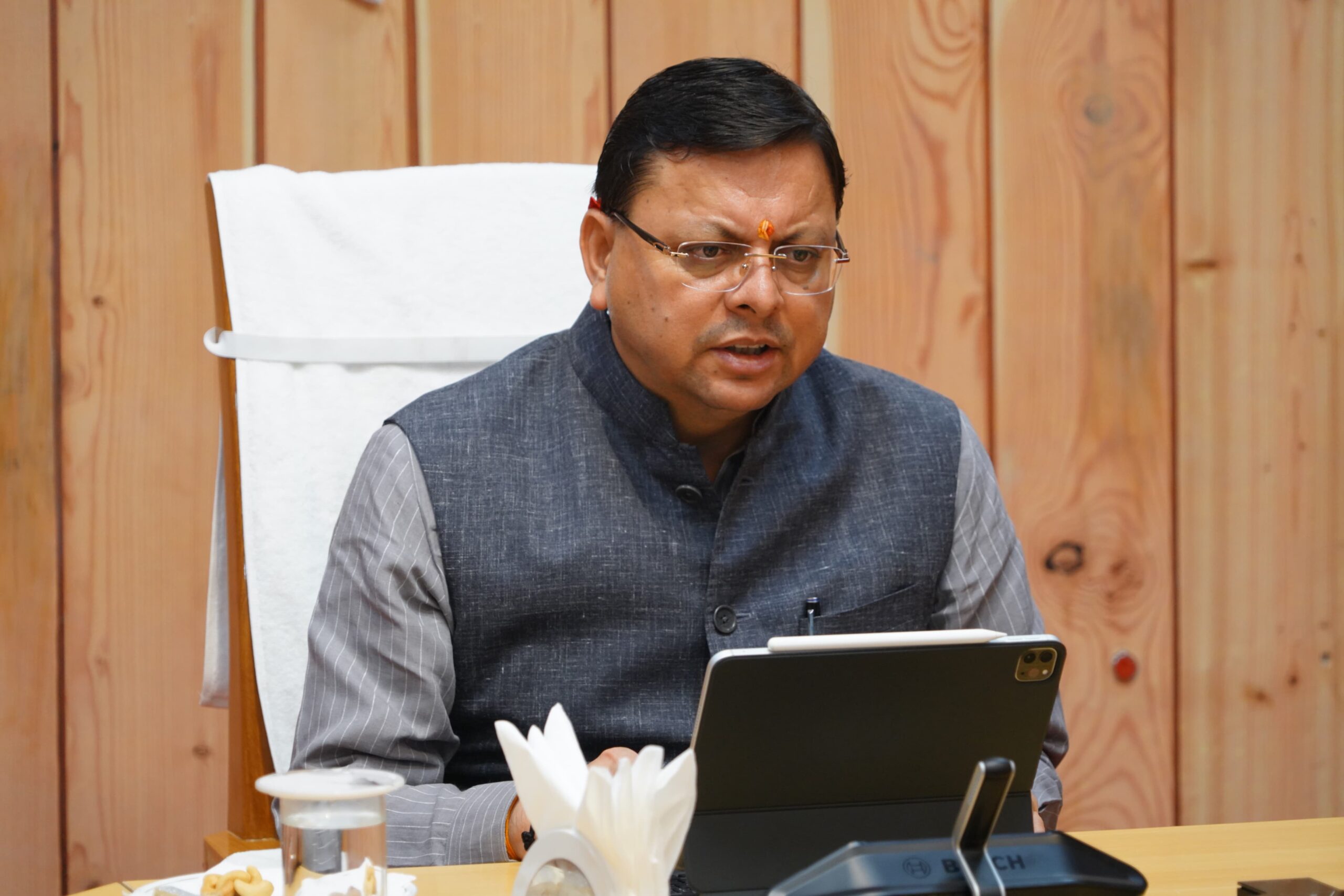मुख्यमंत्री ने शासन के वरिष्ठ अधिकारियों को अतिवृष्टि से प्रभावित क्षेत्रों में राहत एवं बचाव कार्यों का निरंतर अनुश्रवण करने के निर्देश दिये।
