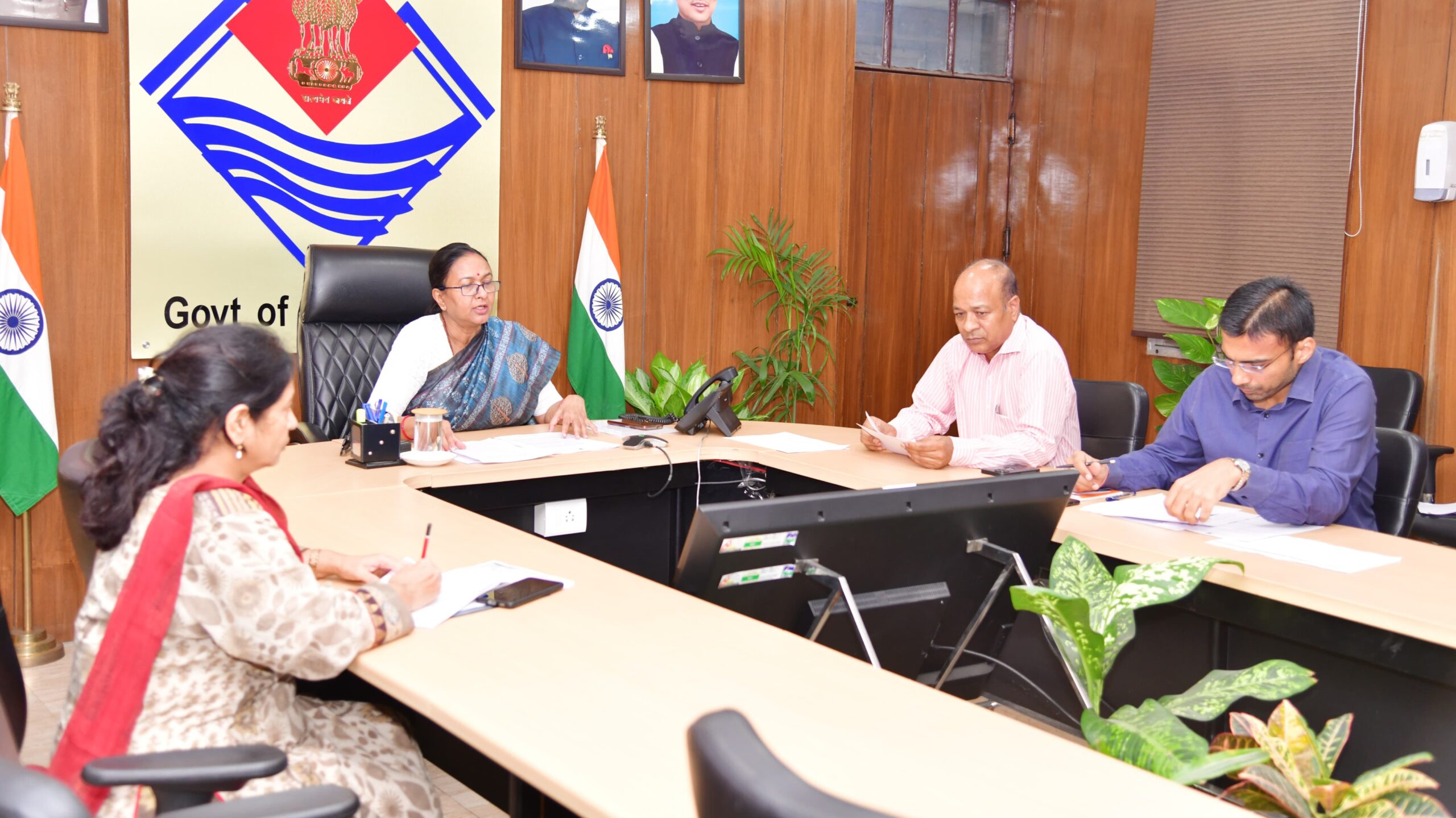 मुख्य सचिव राधा रतूड़ी ने जिलाधिकारियों को ‘‘हर घर तिरंगा’’ अभियान की गतिविधियों के अनिवार्य डॉक्यूमेंटेशन करने के निर्देश दिए