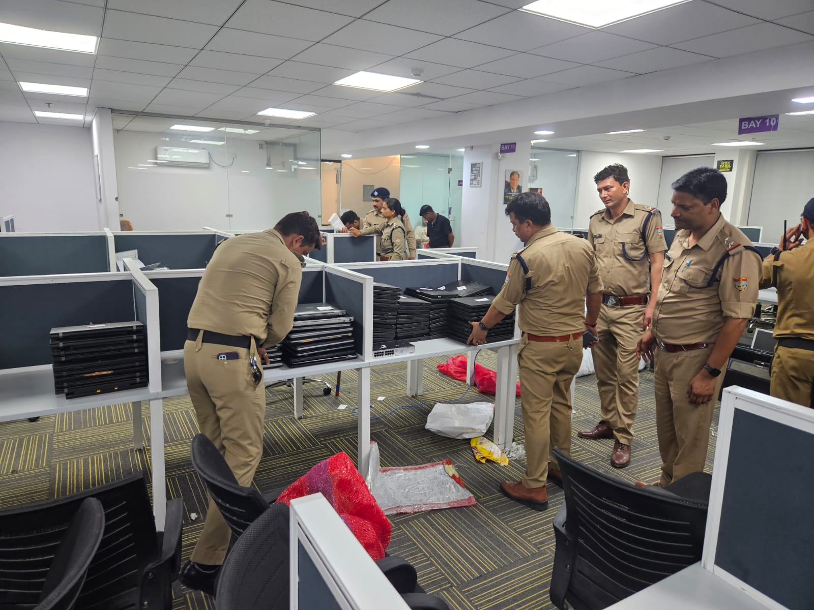 फर्जी कॉल सेन्टर का हुआ भंडाफोड़