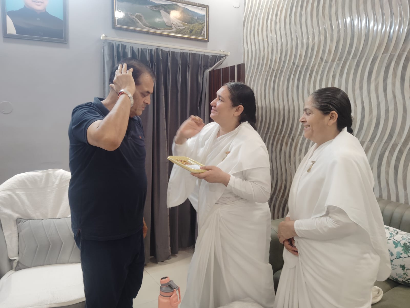 ब्रह्मकुमारीज बहनों ने कैबिनेट मंत्री डा. प्रेमचंद अग्रवाल की कलाई पर राखी बांध मनाया रक्षा बंधन का पर्व