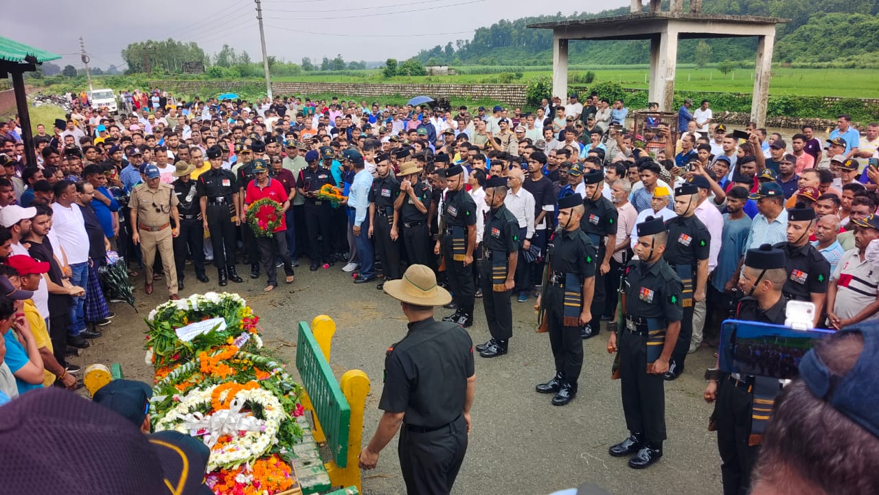 शहीद हवलदार दीपेन्द्र सिंह कंडारी को नम आंखों से विदाई 