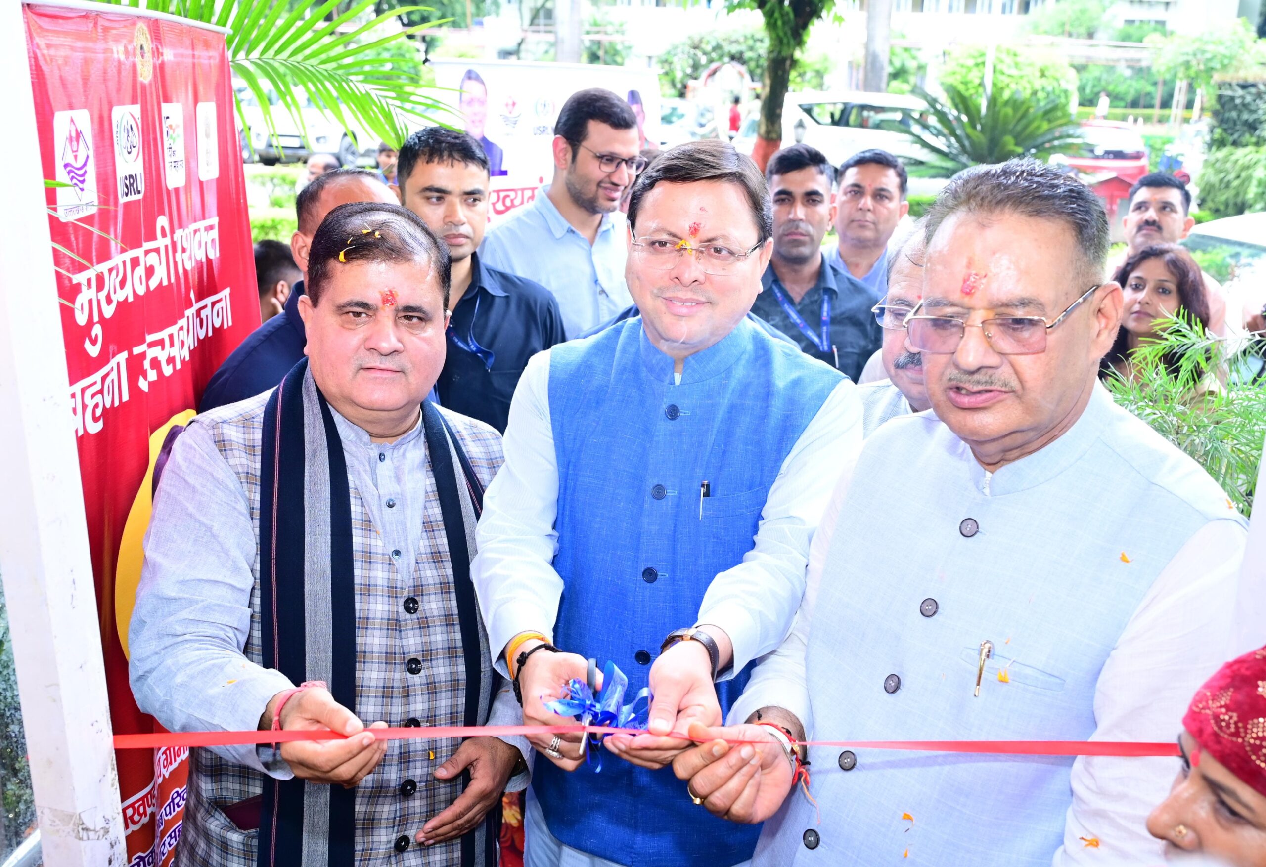 पुष्कर सिंह धामी ने बहना उत्सव योजना एवं मुख्यमंत्री महिला स्वयं सहायता समूह सशक्तिकरण योजना के अन्तर्गत महिला समूहों द्वारा लगाए गए स्टॉलों का शुभारंभ किया