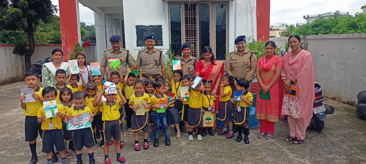 नौनिहालों ने देखी पुलिस की दुनिया, डोईवाला थाने का भ्रमण कर जानी पुलिस की कार्यशैली..
