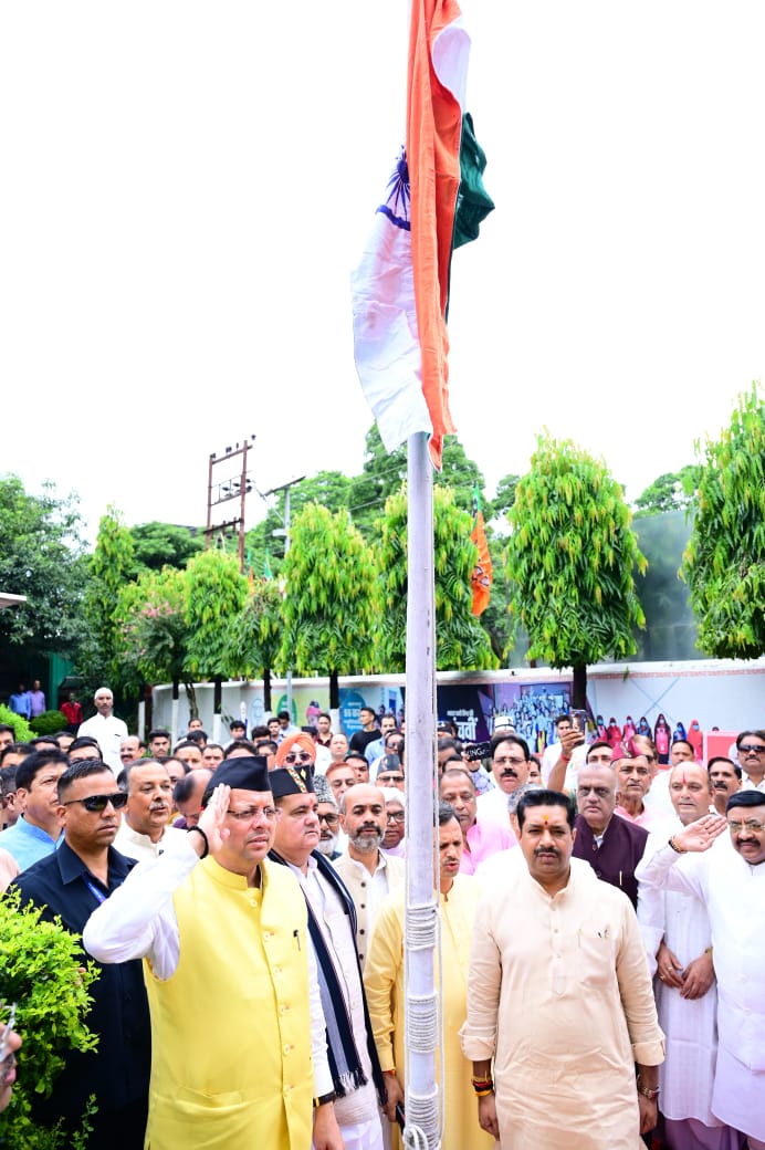 CM धामी ने 78वें स्वतंत्रता दिवस पर ध्वजारोहण किया, राष्ट्रीय एकता की शपथ दिलाई..