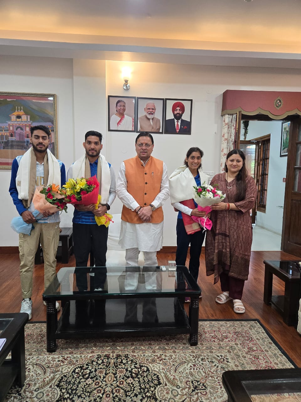 मुख्यमंत्री पुष्कर सिंह धामी से मंगलवार को मुख्यमंत्री आवास में पेरिस ओलिंपिक में प्रतिभाग कर लौटे खिलाड़ियों अंकिता ध्यानी, परमजीत सिंह एवं सूरज पंवार ने भेंट की। 