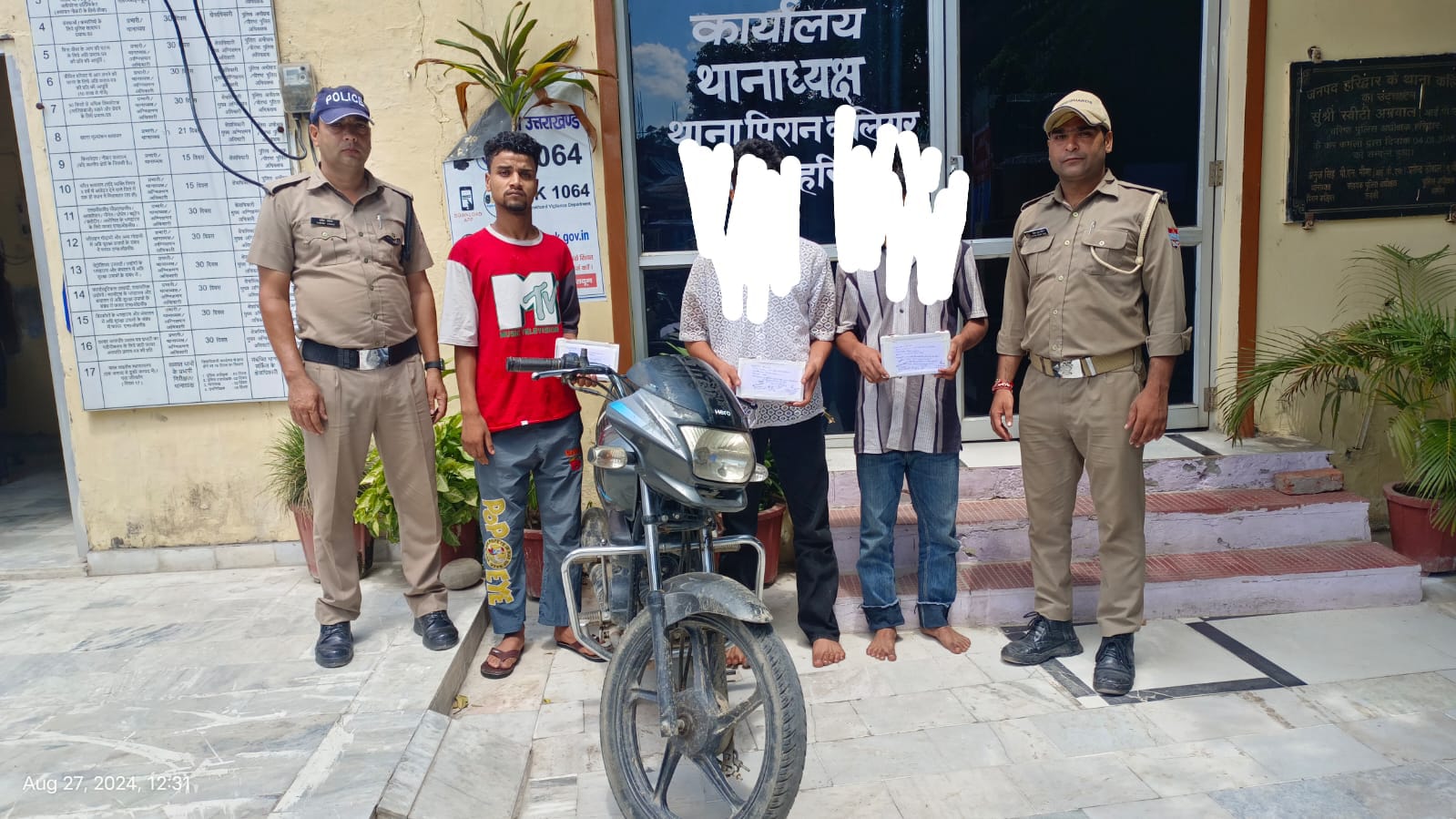 नाबालिग मोबाईल झपटमार और बाईक चोर गिरफ्तार-एक बाईक और छह मोबाइल बरामद