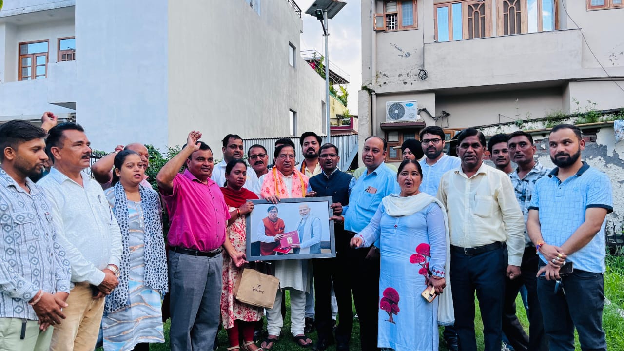 विभिन्न एसोसिएशन के पदाधिकारियों ने राज्यसभा सांसद नरेश बंसल से की मुलाकात