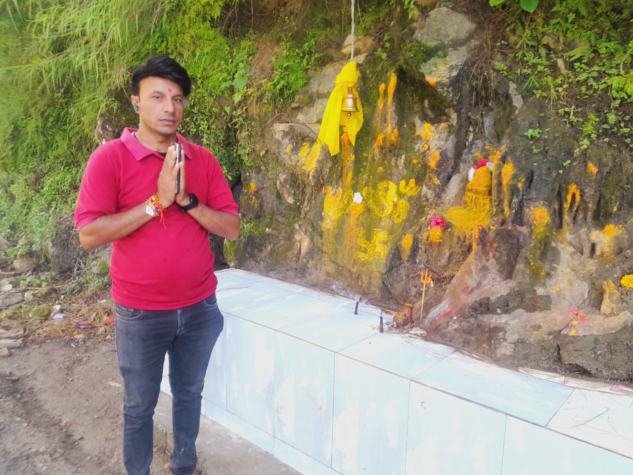हैरान करने वाली खबर कण्डारा मोटर मार्ग के ऊपरी तरफ भवतोली धार हनुमान मंदिर के निकट हुआ चमत्कार भगवान शिव शंकर ने दिये अपने दर्शन शिवलिंग गणेश भगवान की मूर्ति की हुई उत्पत्ति‌, पढिए पूरी खबर