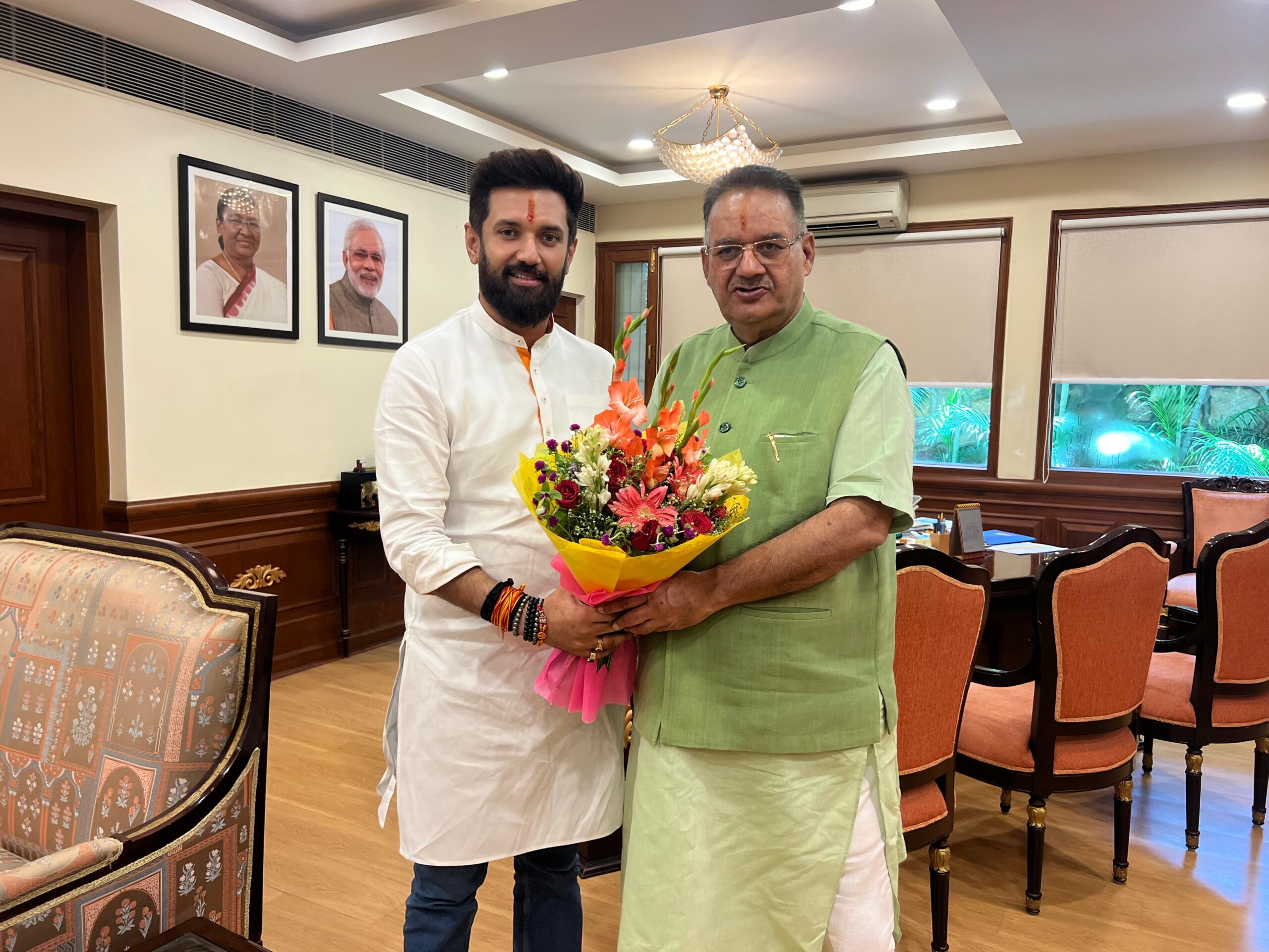 प्रदेश की कृषि एवं कृषक कल्याण मंत्री गणेश जोशी ने नई दिल्ली में केंद्रीय खाद्य प्रसंस्करण उद्योग मंत्री चिराग पासवान से शिष्टाचार भेंट की