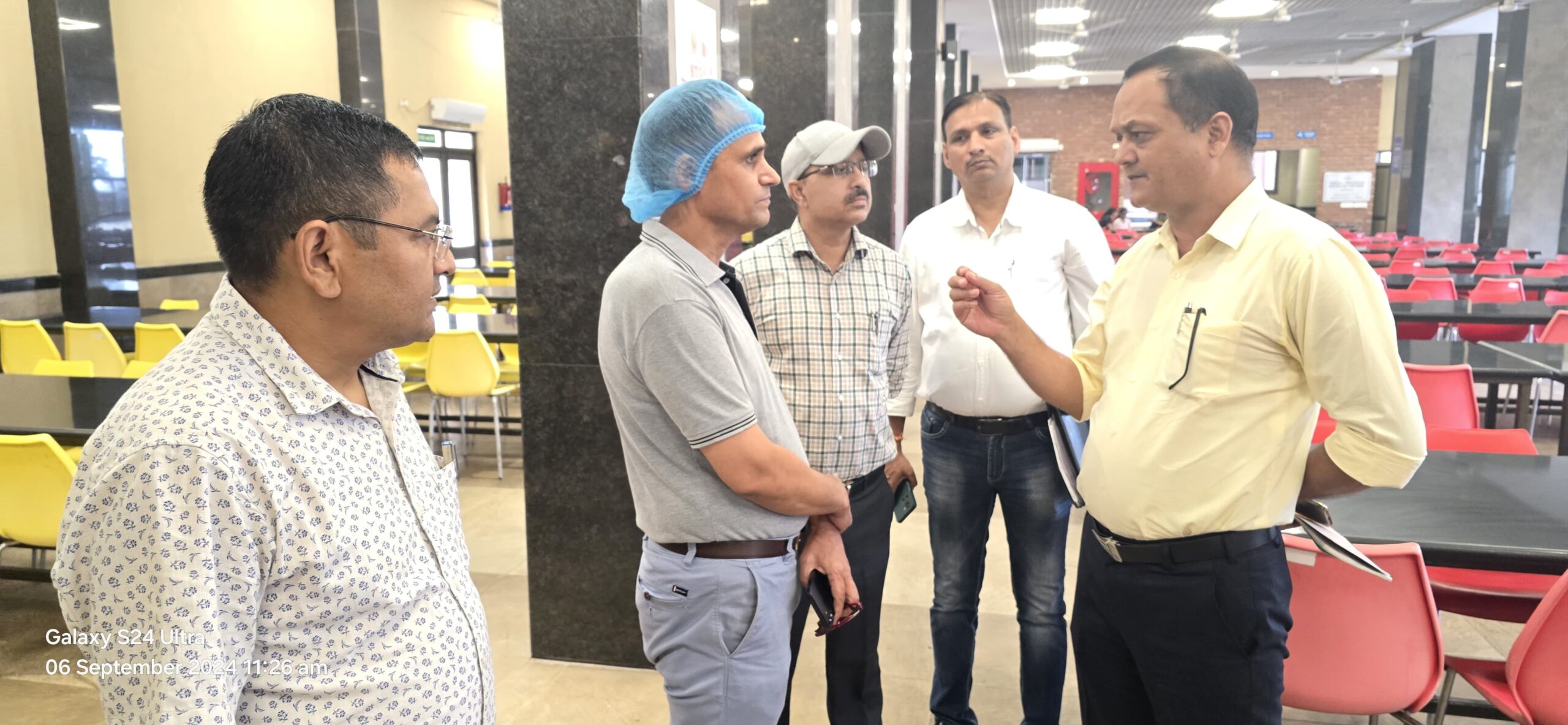 बड़ी ख़बर : देहरादून में नामी खाद्य प्रतिष्ठानों पर छापेमारी, एक नामी शिक्षण संस्थान के किचन से भी लिए सैंपल, नोटिस जारी
