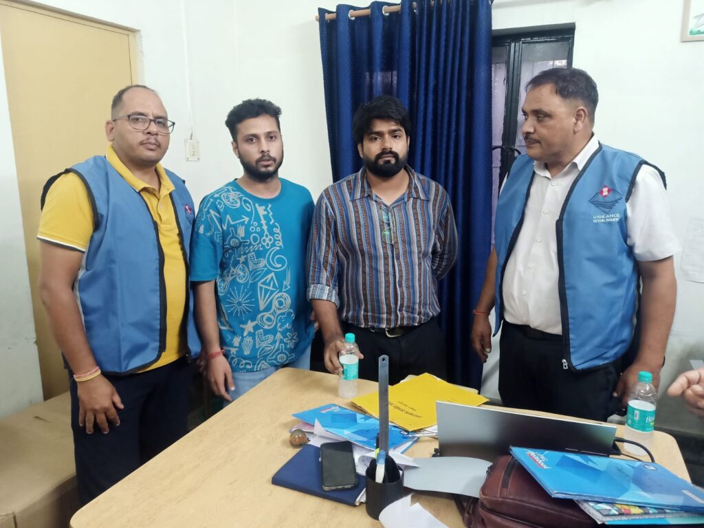 CBI व विजीलेंस की बड़ी कार्रवाई, LIC व UPCL के अभियंता रिश्वत लेते गिरफ्तार