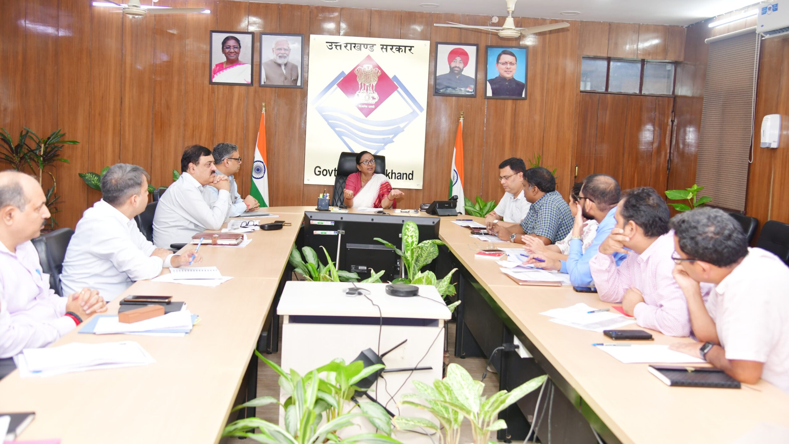 मुख्य सचिव राधा रतूड़ी की अध्यक्षता में देहरादून स्मार्ट सिटी लिमिटेड की हाई पावर्ड स्टीयरिंग कमेटी की बैठक