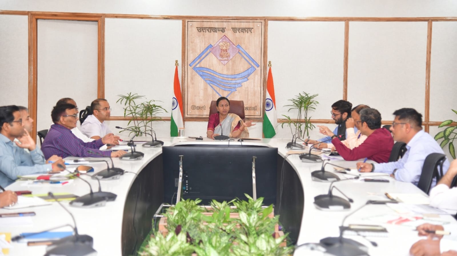 नाबार्ड के तहत स्वीकृत प्रस्तावों के सापेक्ष विभागों द्वारा लक्ष्य से कम ऋण वितरण पर सख्त नाराजगी व्यक्त करते हुए मुख्य सचिव राधा रतूड़ी ने डिस्बर्समेंट को गम्भीरता से लेते हुए ऋण वितरण व अदायगियों के लक्ष्य को तत्परता से पूरा करने के निर्देश दिए हैं