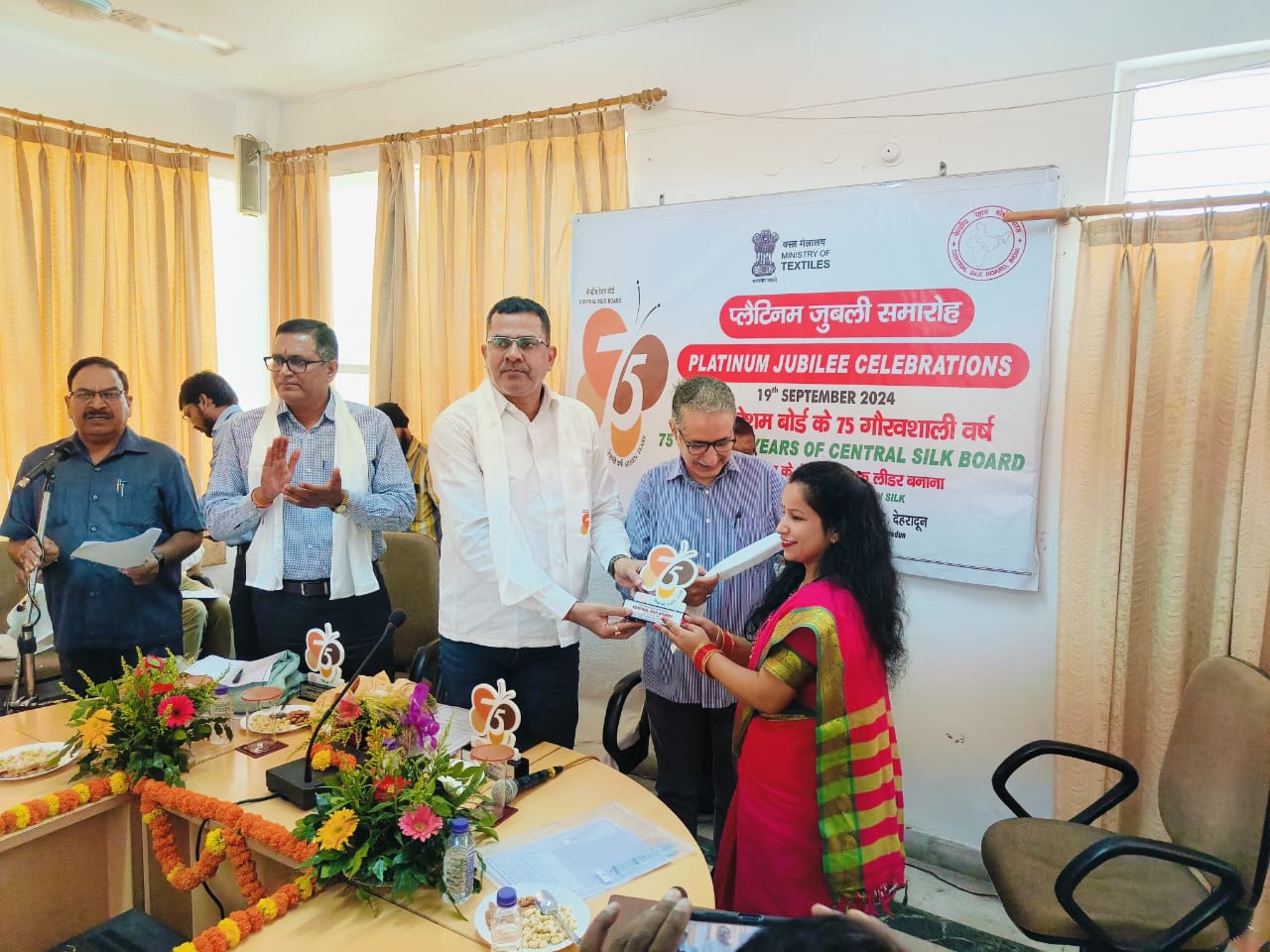 केन्द्रीय रेशम बोर्ड की स्थापना के 75 वर्ष पूर्ण होने पर प्लैटिनम जुबली समारोह, देहरादून
