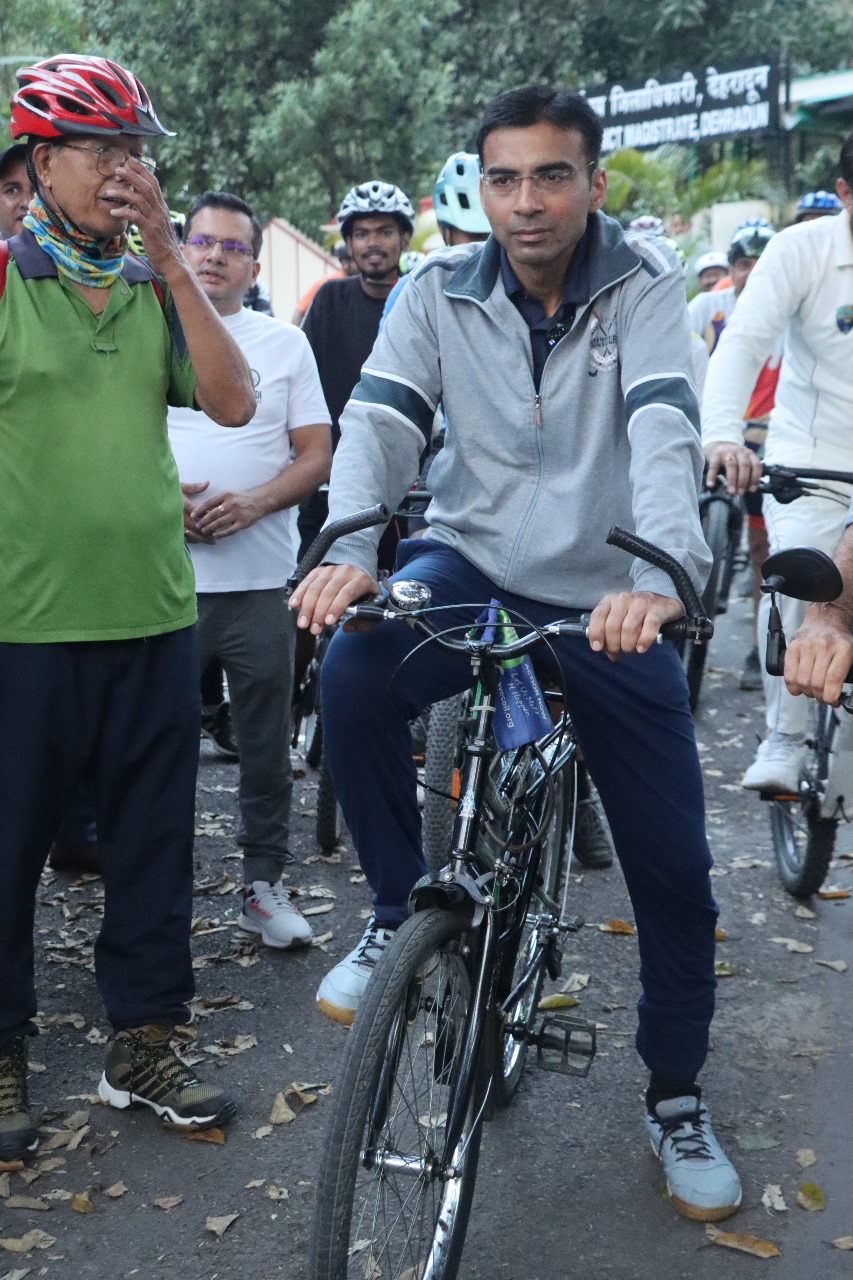 डीएम ने विभिन्न क्षेत्रों में कार्य एवं सर्वेक्षण कर रहे सामाजिक संगठन, स्वयं सहायता समूह को प्रशासन से जोड़कर शुरू की नई पहल..