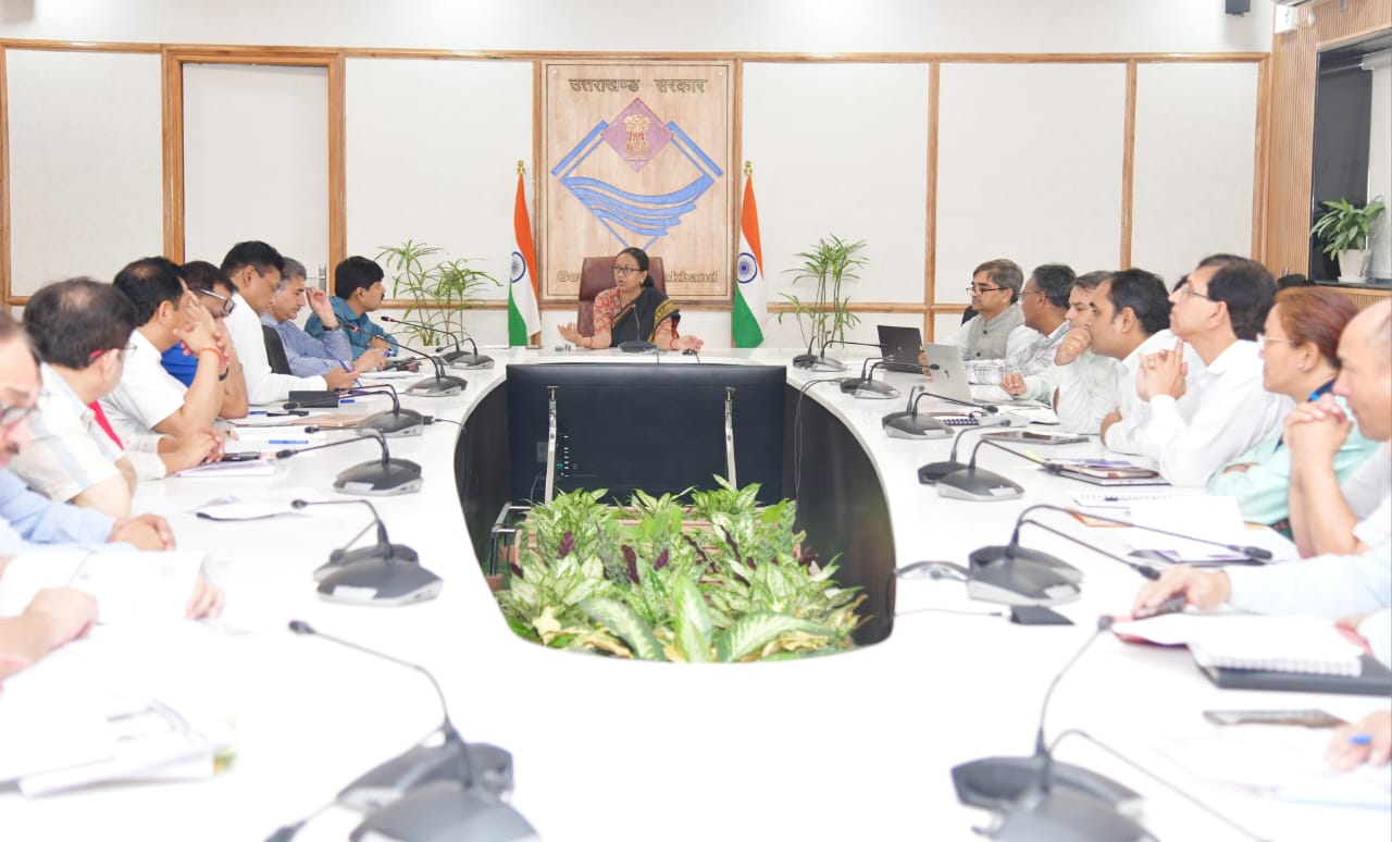 एसडीजी इण्डेक्स 2023-24 के तहत विभिन्न इण्डेक्स में सुधार के सम्बन्ध में नियोजन विभाग के साथ मुख्य सचिव  राधा रतूड़ी ने समीक्षा की