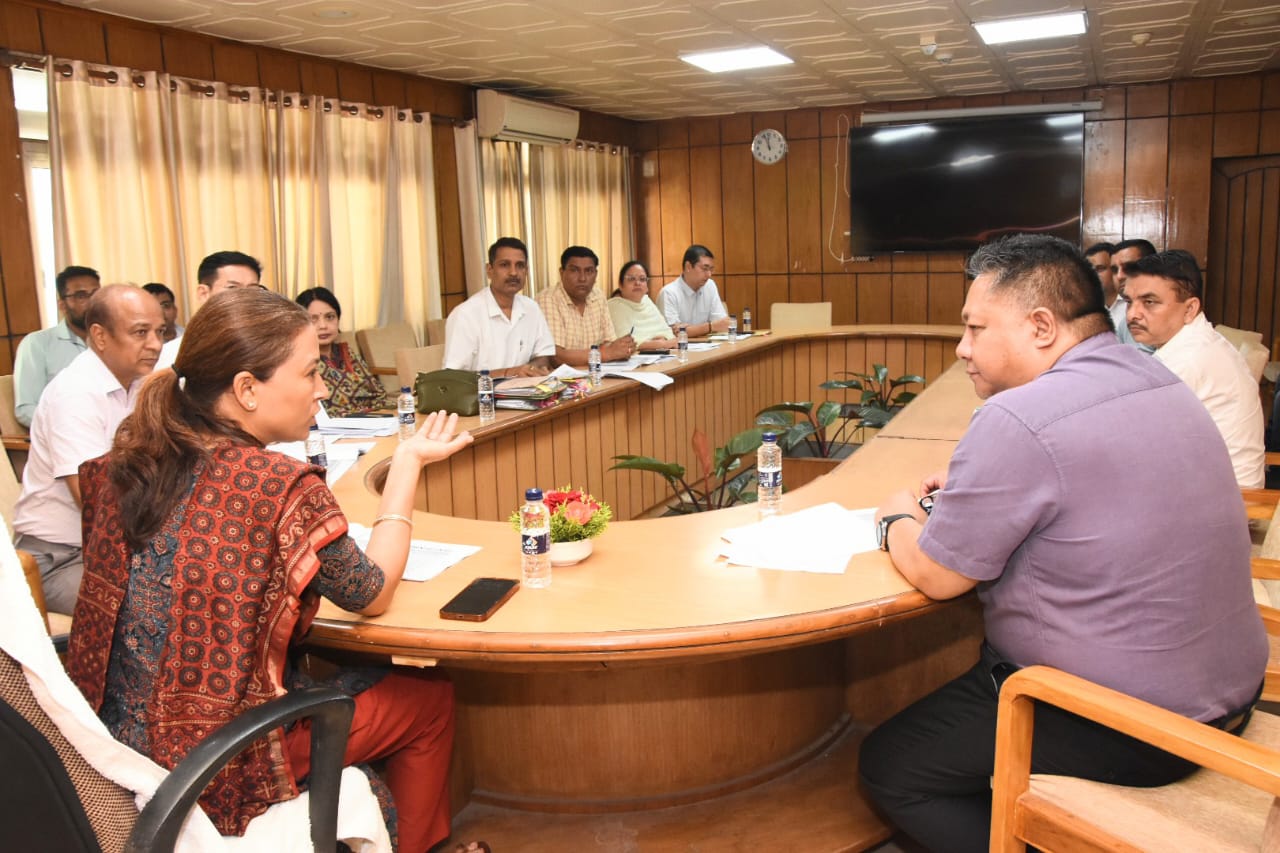 कई योजनाओं की कार्यगति को लेकर अधिकारियों पर भड़कीं मंत्री रेखा आर्या, बोलीं योजनाओं को तय समय पर धरातल पर पहुंचाएं अधिकारी