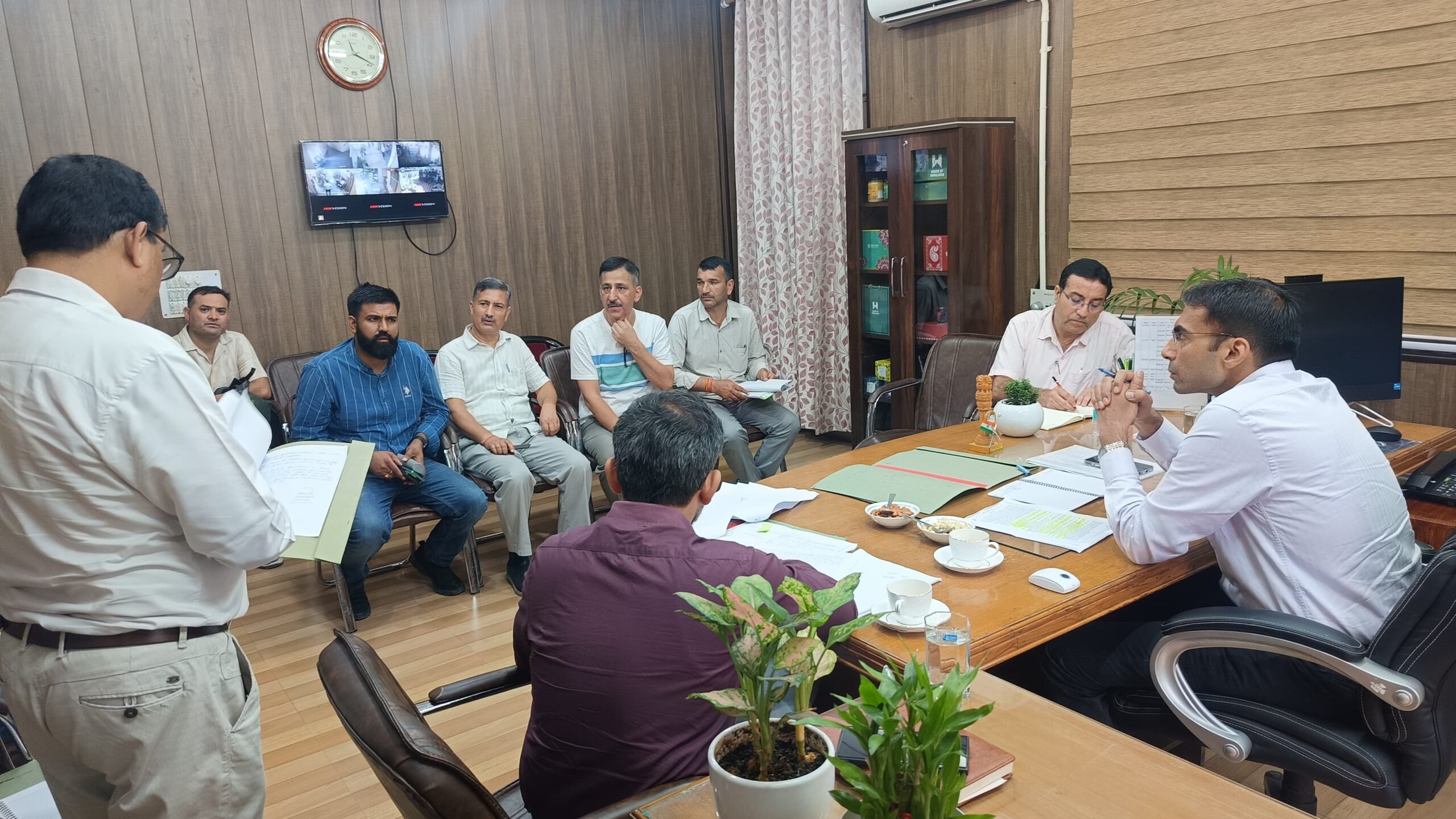 जिला पंचायत परिसीमन पर प्राप्त आपत्तियों पर जिलाधिकारी सविन बंसल ने की विस्तृत सुनवाई