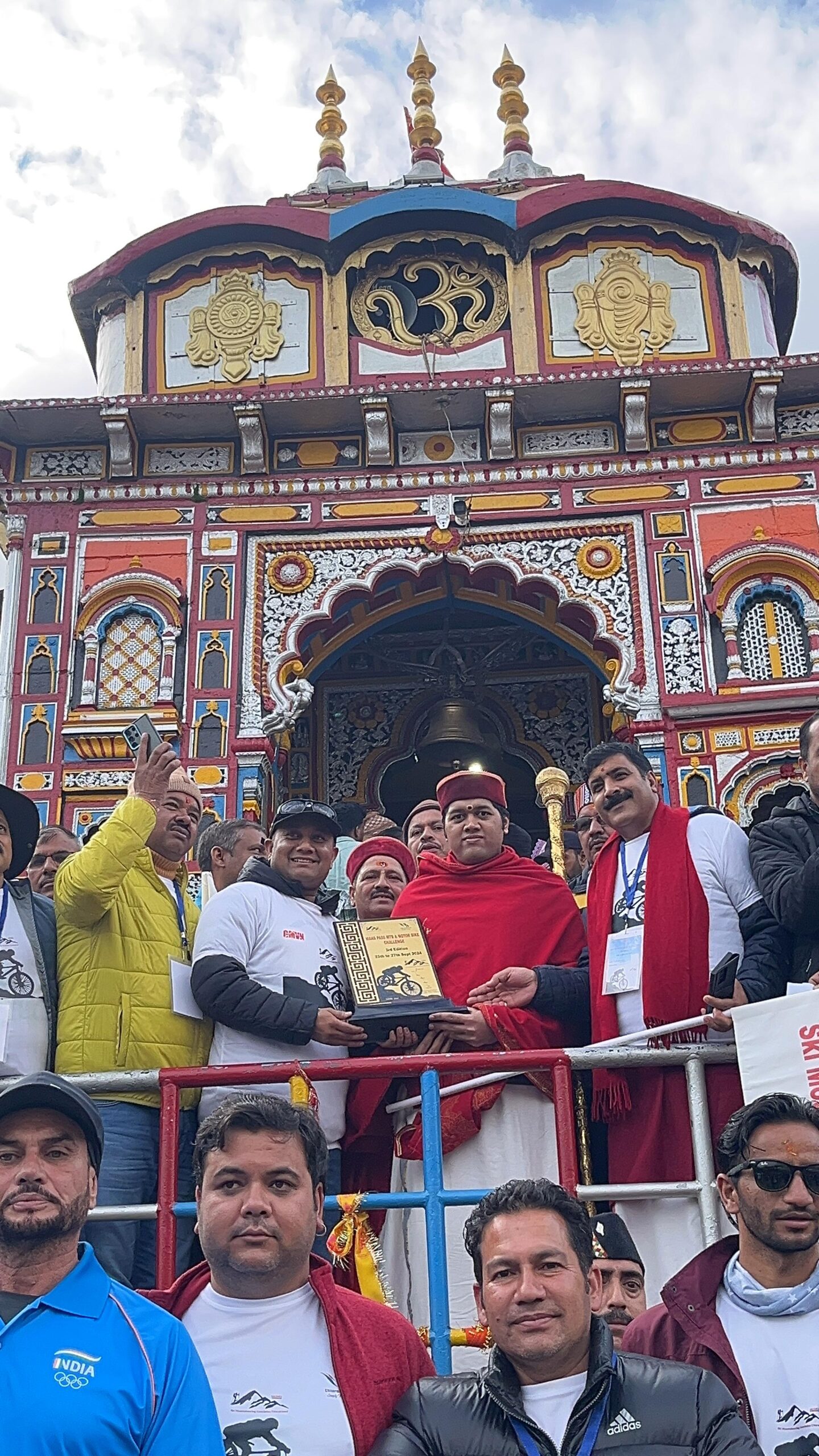 स्की माउंटेनिंग एसोसियेशन उत्तराखण्ड की ओर से आयोजित दो दिवसीय माणा पास एमटीवी एंड मोटर बाइक एंड साइकिलिंग चैलेंज साहसिक यात्रा शुरू